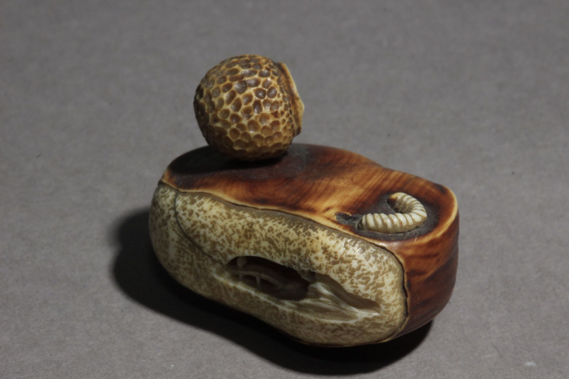 A 19th century Japanese netsuke - Image 5 of 7