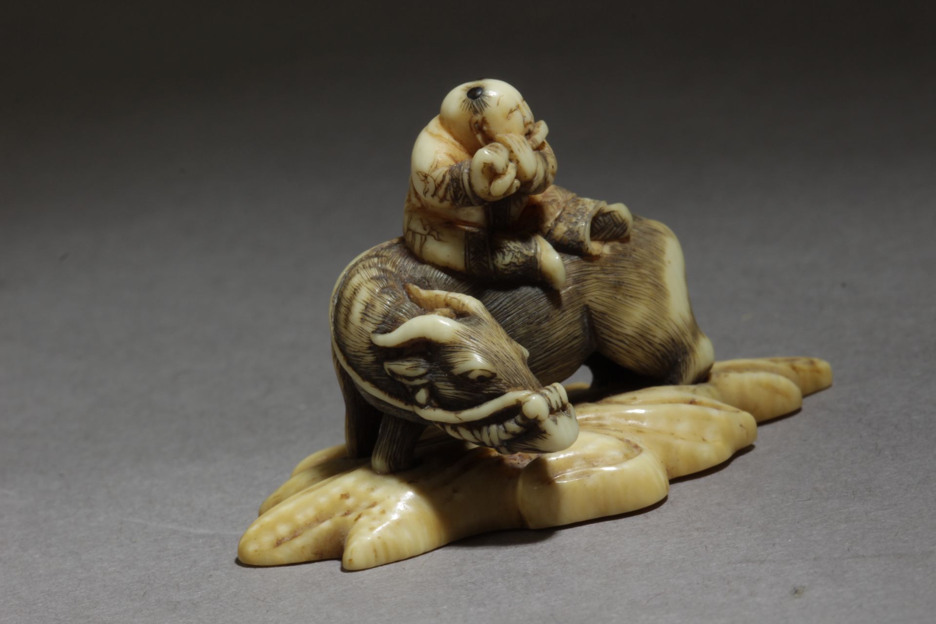 A mid 19th century Japanese netsuke from Edo period - Bild 5 aus 6