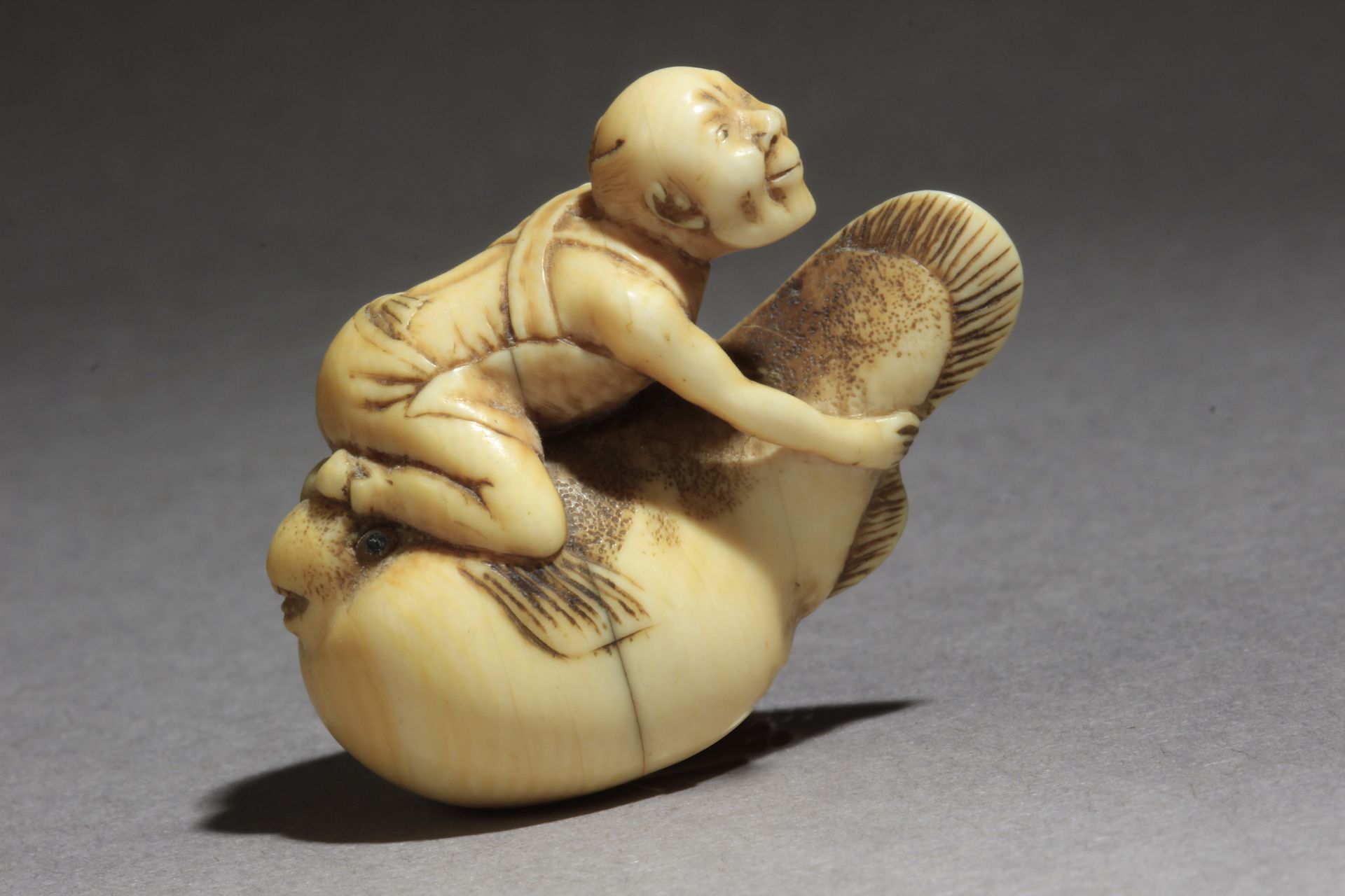 A mid 19th century Japanese netsuke from Edo period - Bild 6 aus 7