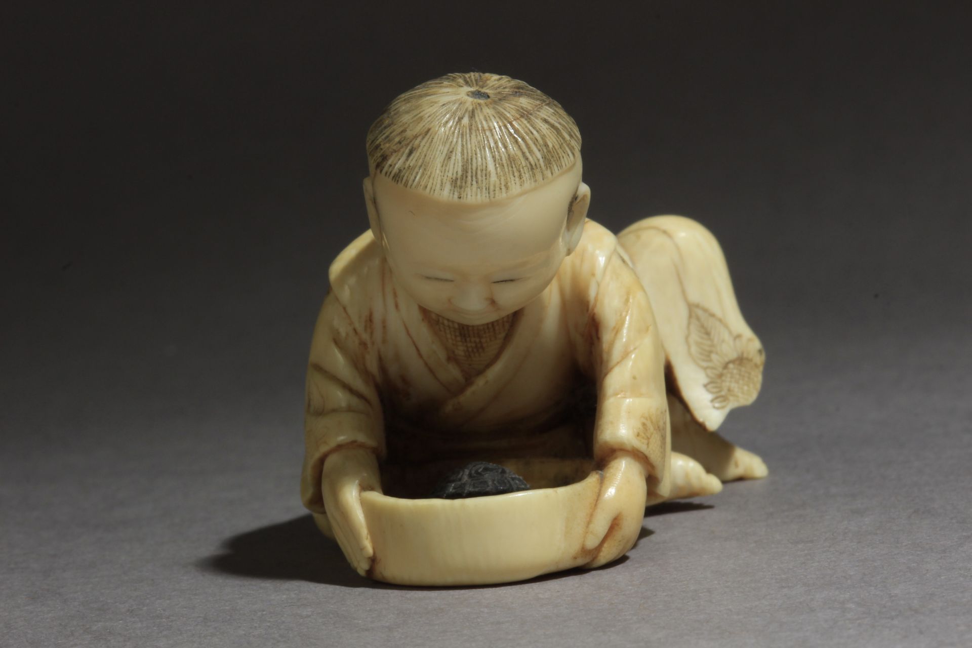 A Japanese netsuke from Meiji period circa 1850-1880. Signed Masatsugu - Bild 2 aus 7