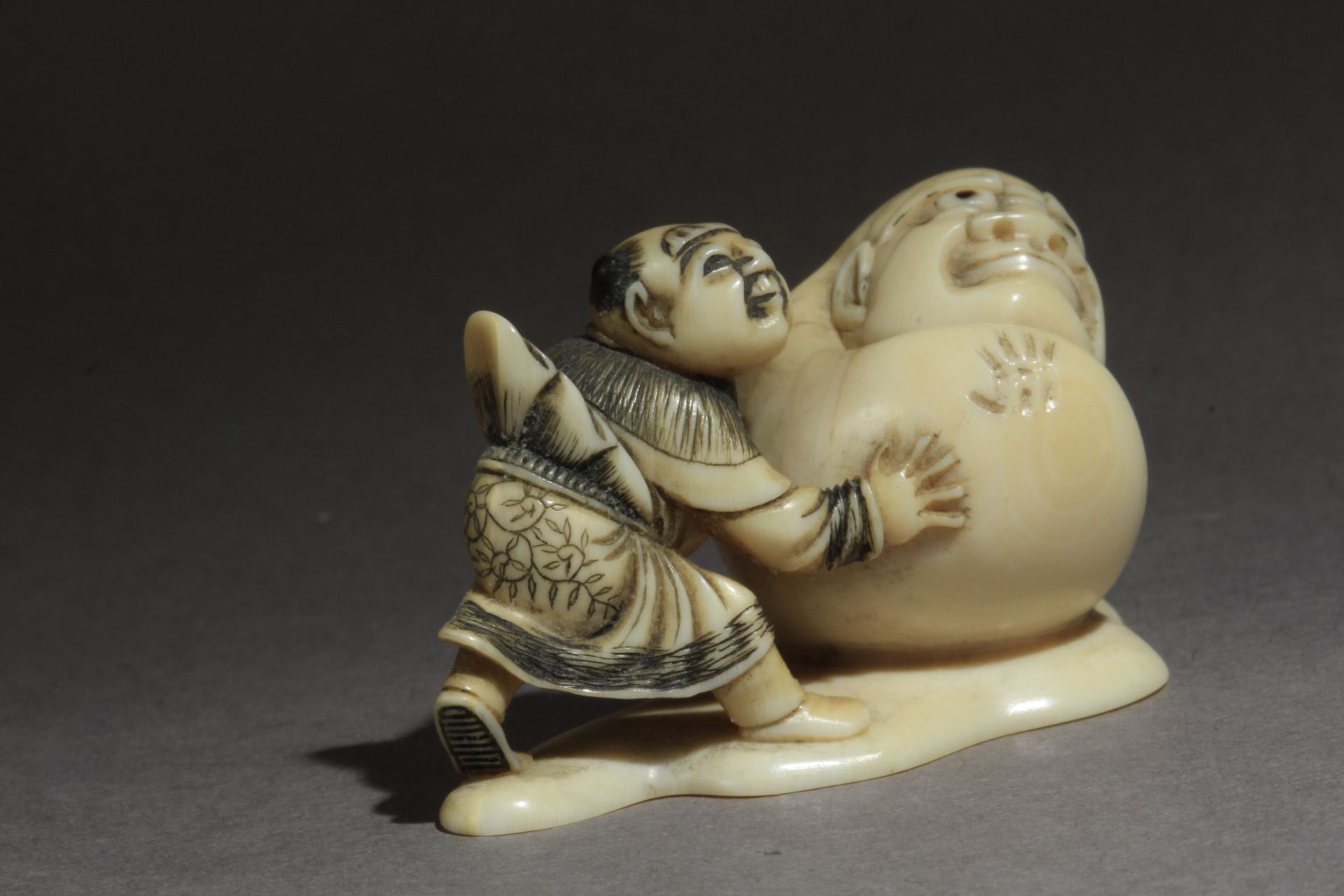 A mid 19th century Japanese netsuke. Signed Masahiro - Image 6 of 8