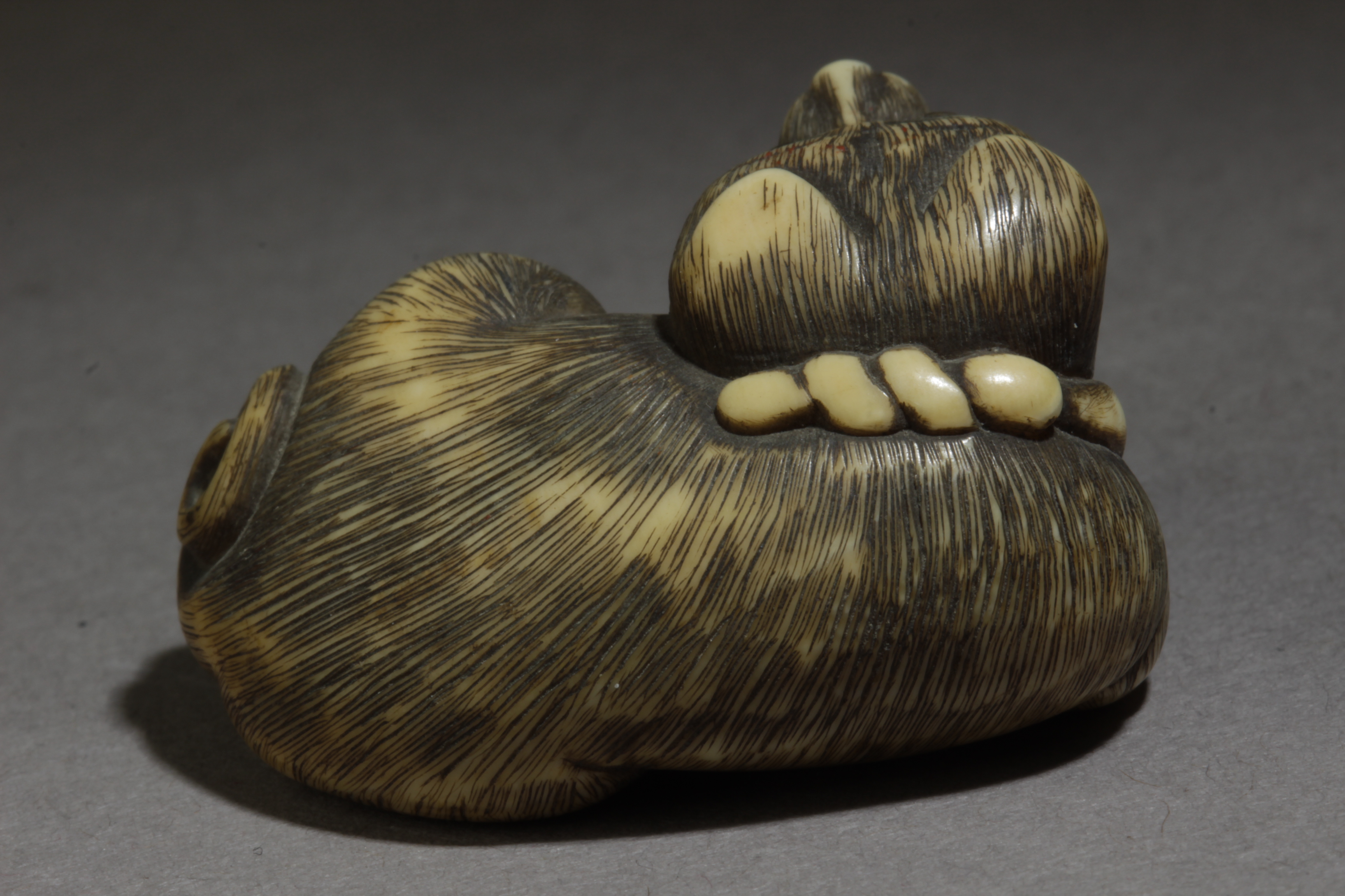 A first third of 20th century Japanese netsuke from Meiji period - Image 3 of 5