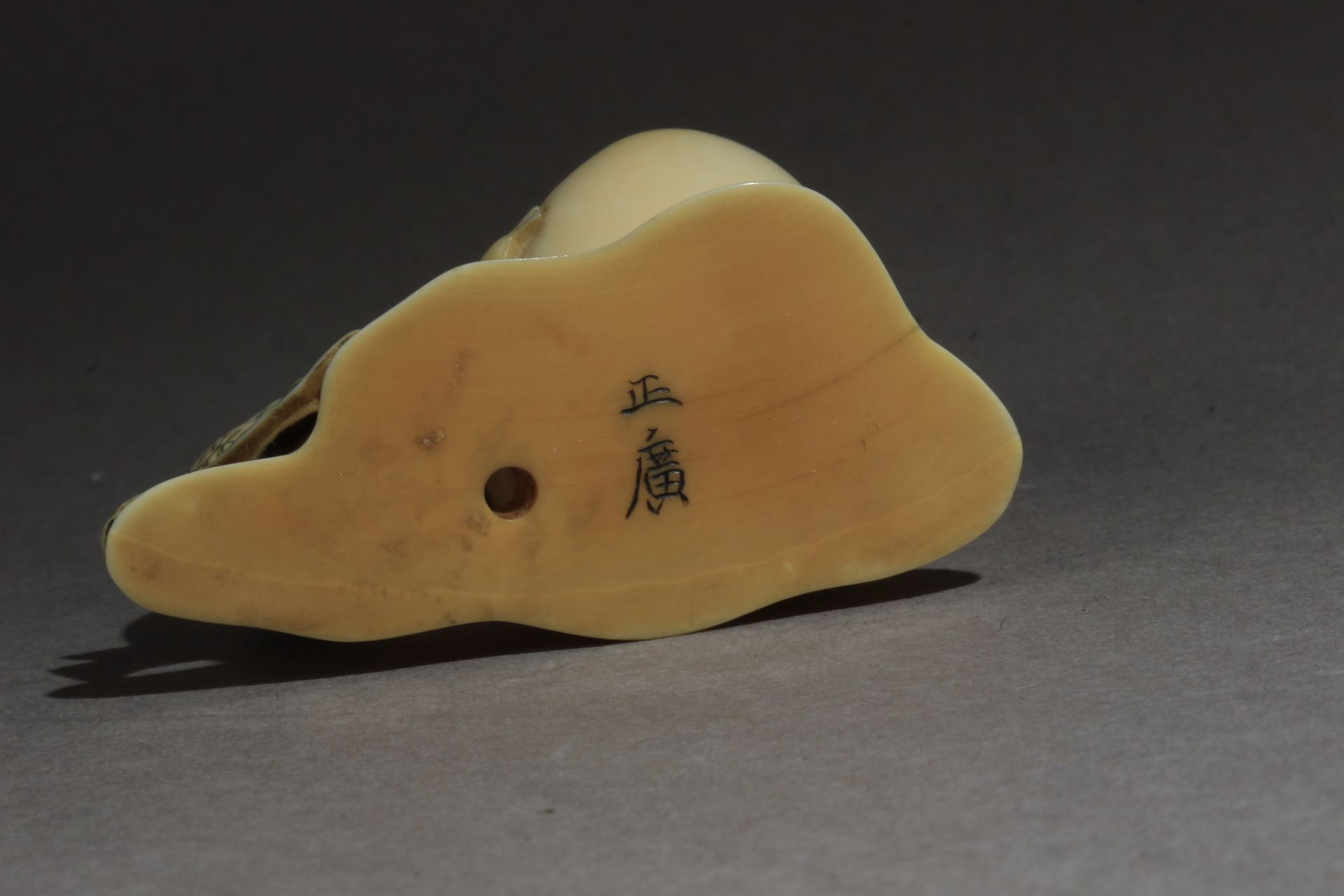 A mid 19th century Japanese netsuke. Signed Masahiro - Image 7 of 8