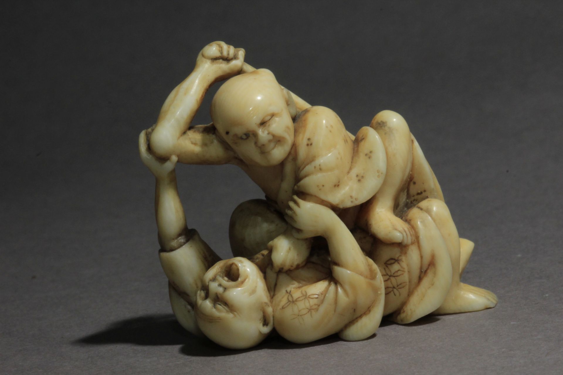 A mid 19th century Japanese netsuke from Edo period. Signed Harumin