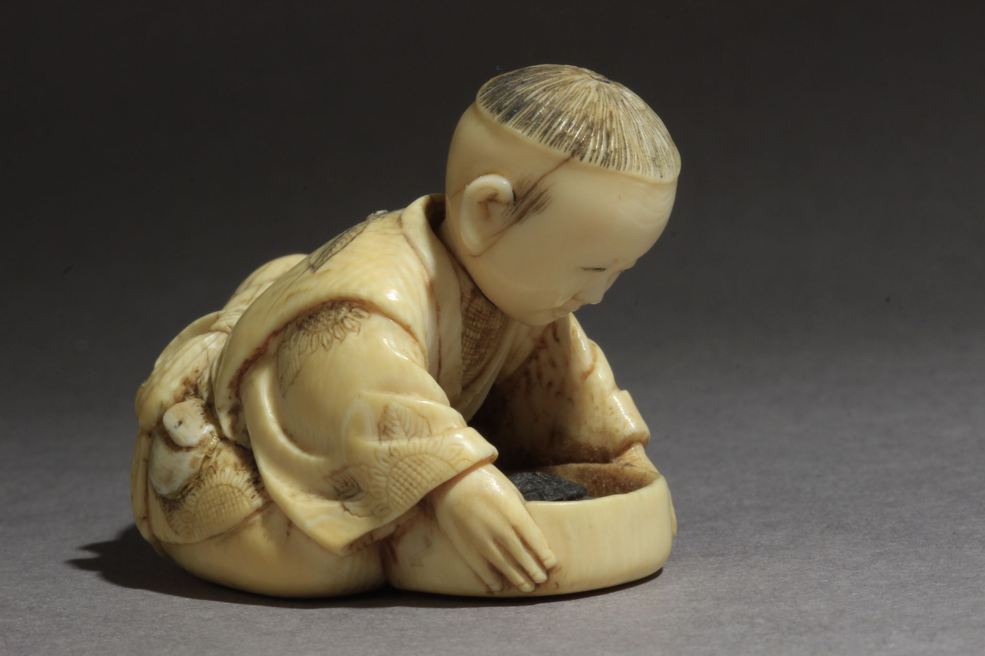 A Japanese netsuke from Meiji period circa 1850-1880. Signed Masatsugu - Image 3 of 7