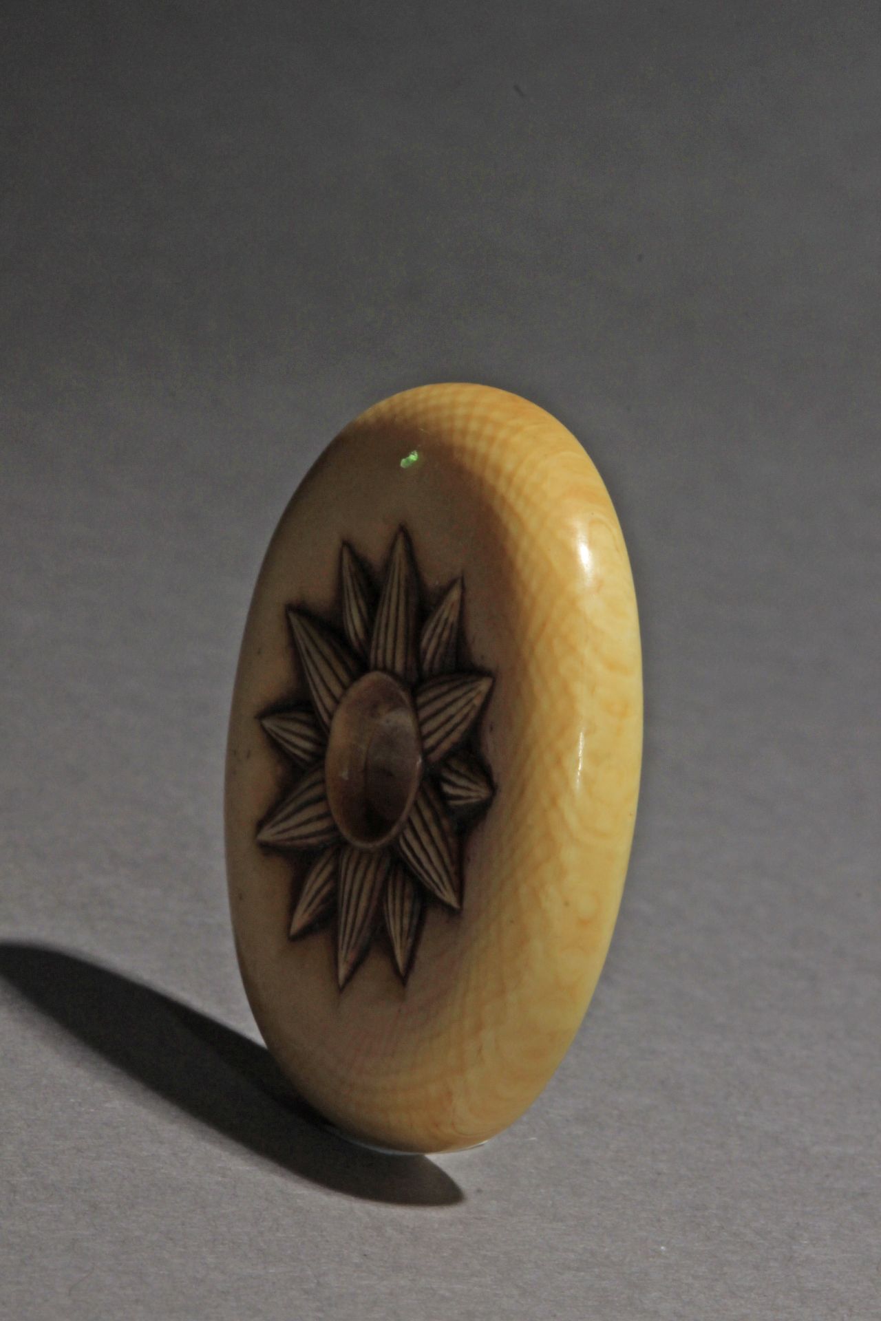 A 19th century manju from Edo period - Bild 2 aus 6