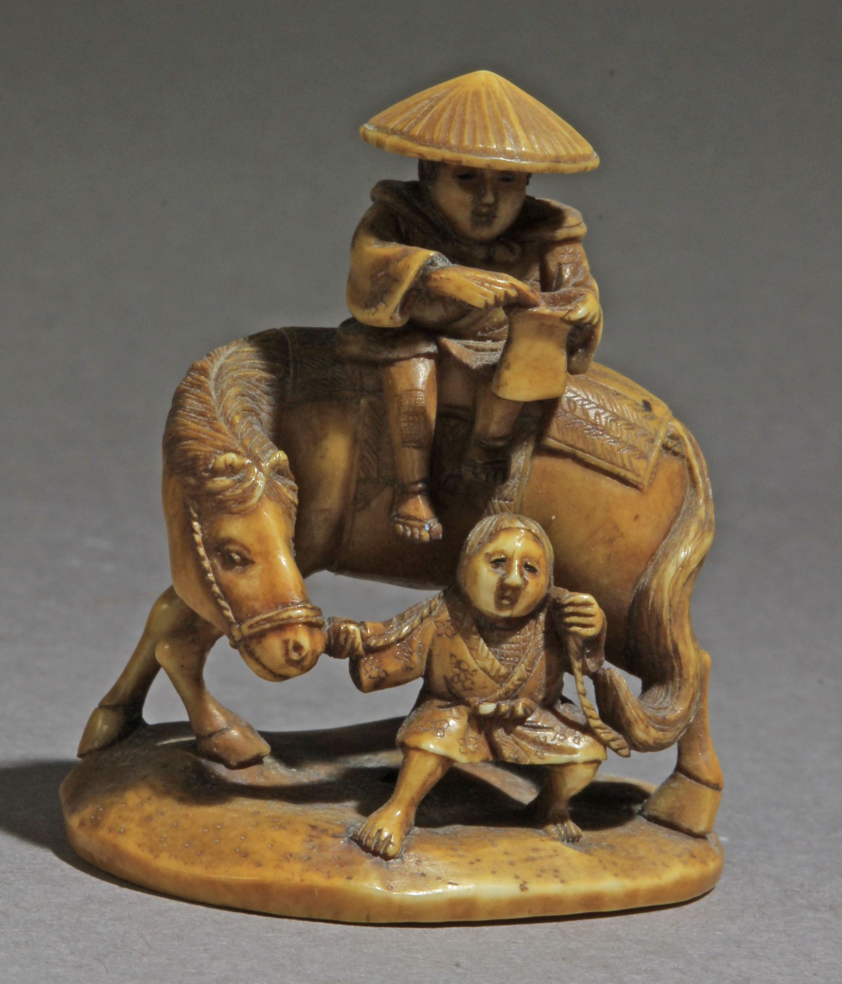 A late 19th century Japanese netsuke from Meiji period. Signed Gyokumin - Bild 7 aus 8