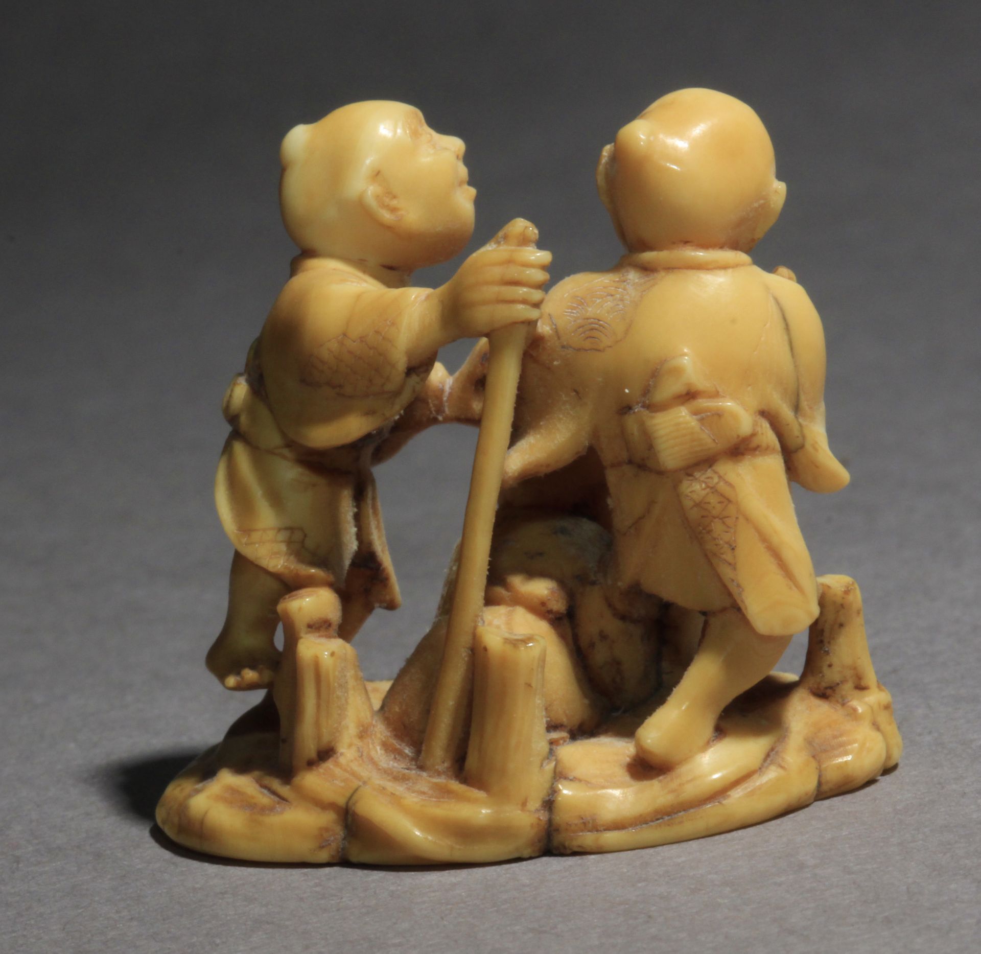 A late 19th century Japanese netsuke-okimono from Meiji period. Signed Tsugukazu - Image 4 of 8