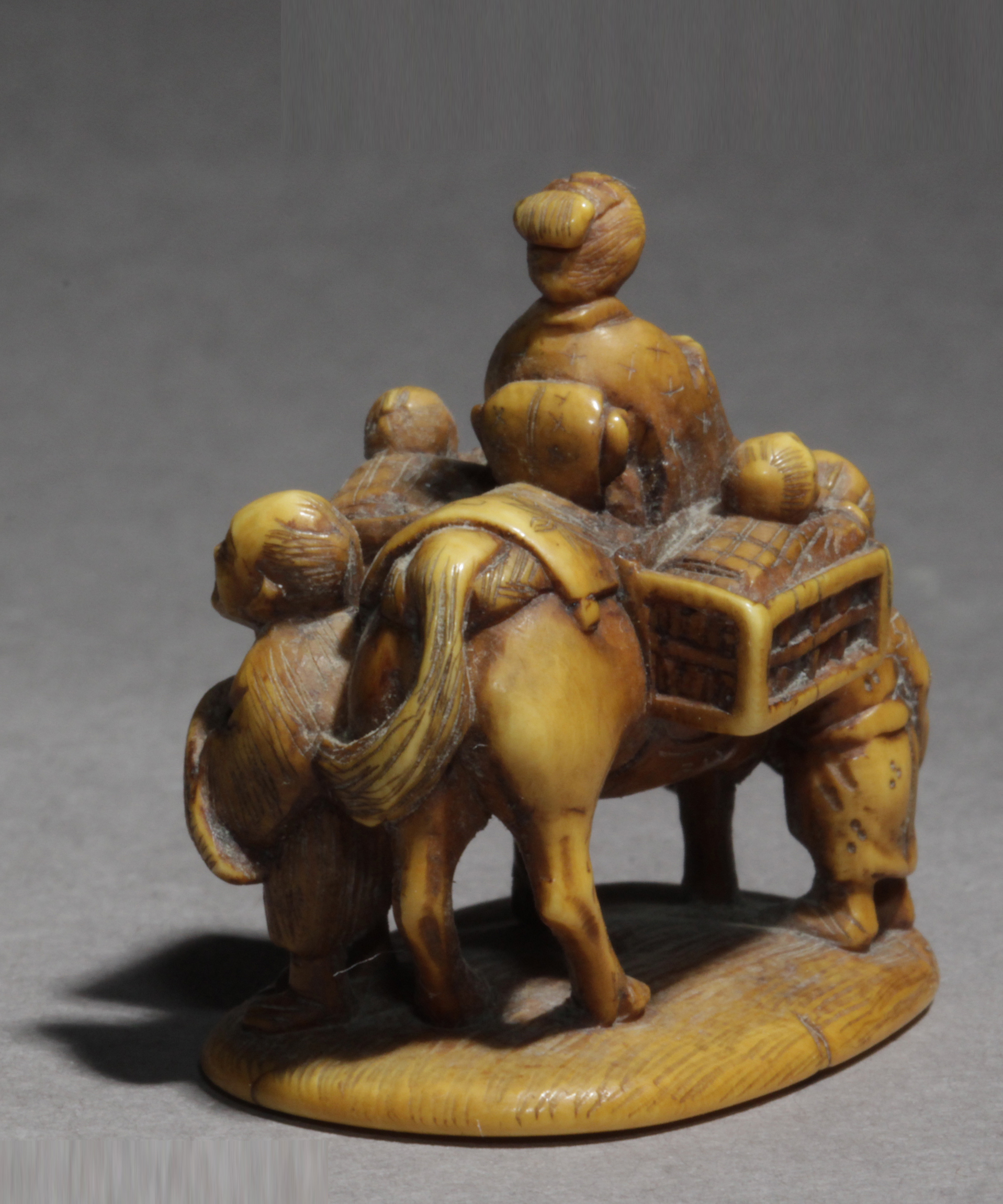 A Japanese netsuke from Meiji period circa 1860-1880. Signed Chousai - Image 4 of 7