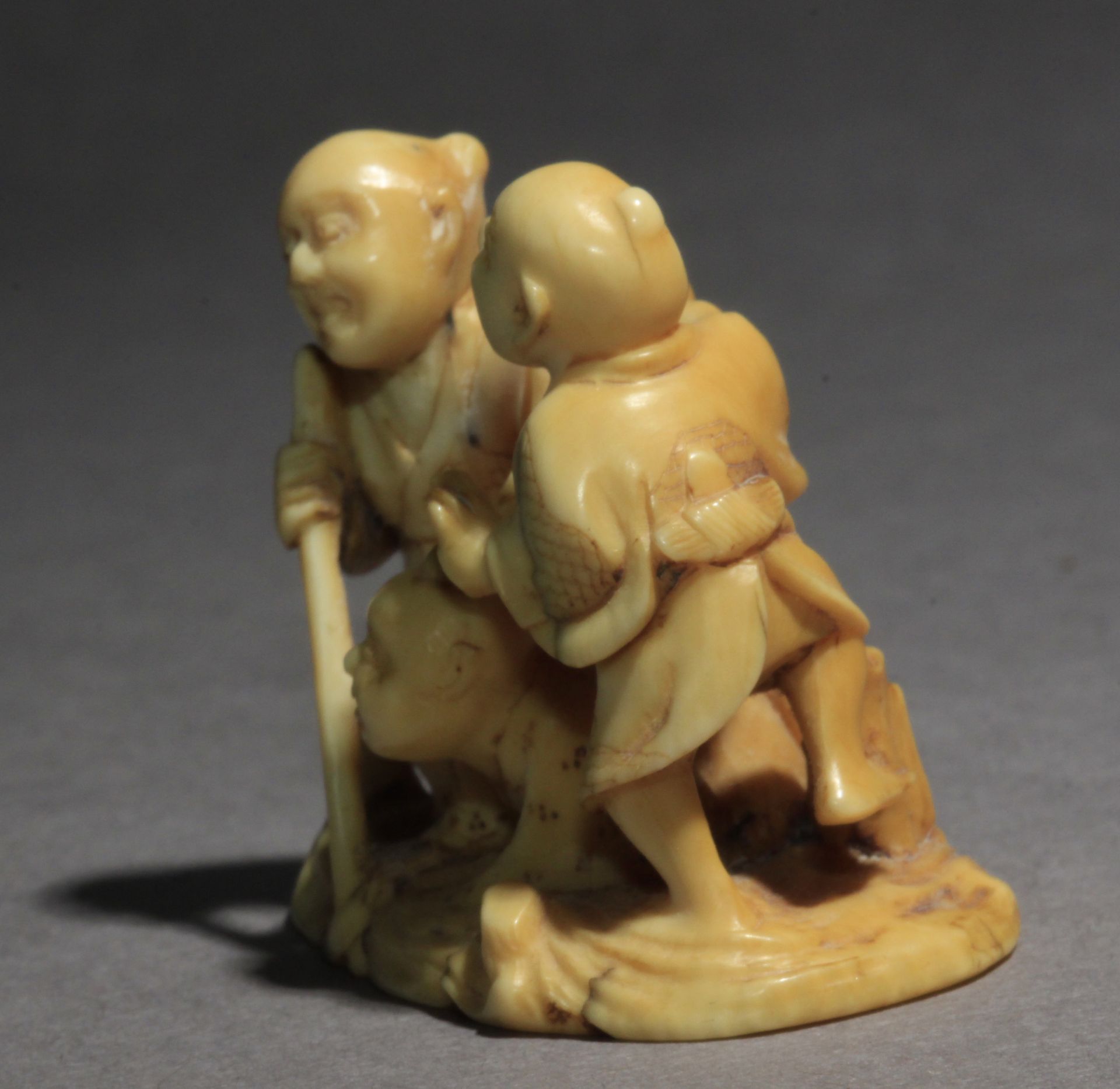 A late 19th century Japanese netsuke-okimono from Meiji period. Signed Tsugukazu - Image 2 of 8