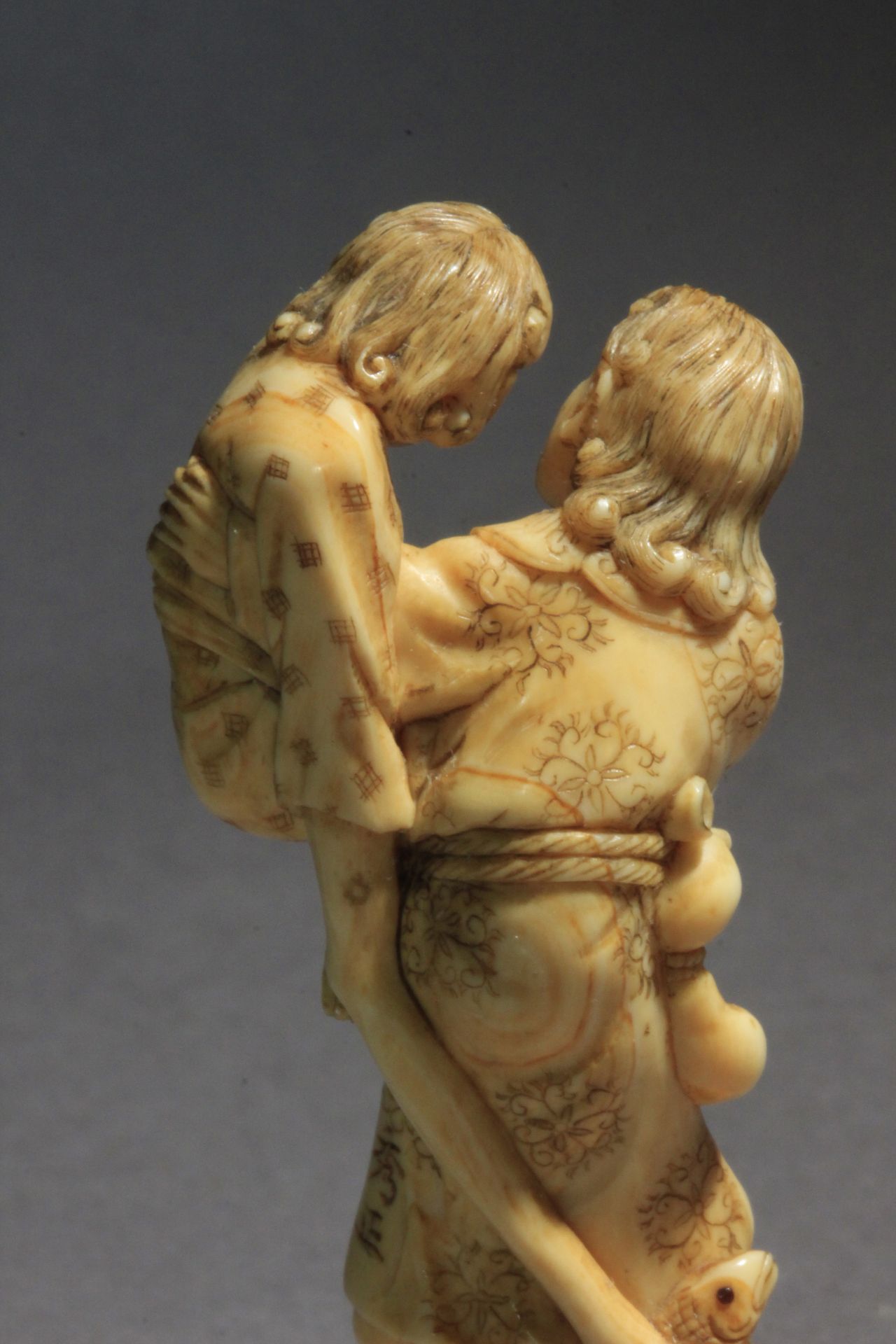 A Japanese netsuke from Edo period circa 1800. Signed Hidemasa - Image 7 of 8