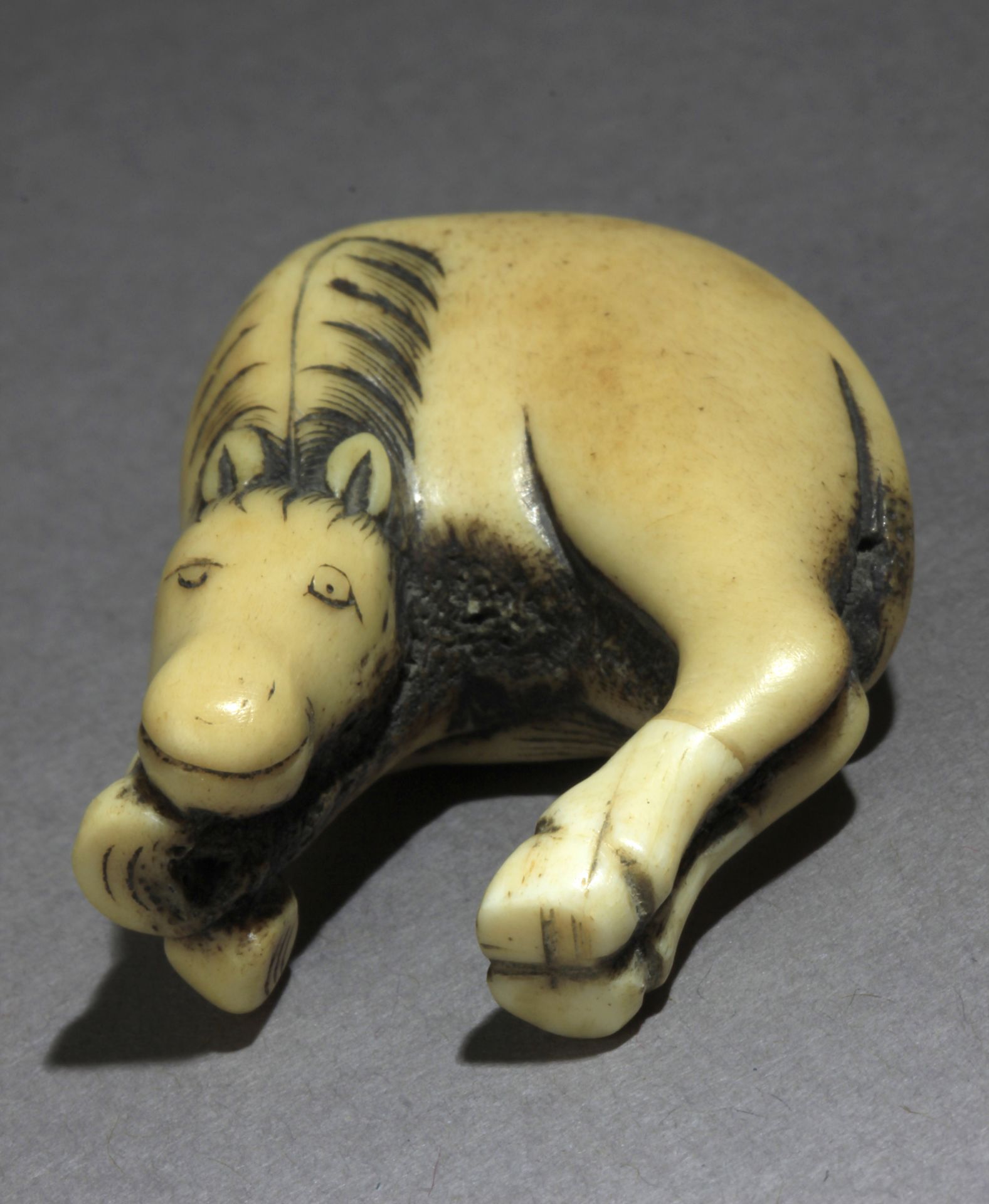 An early 19th century Japanese netsuke from Edo period - Image 7 of 8