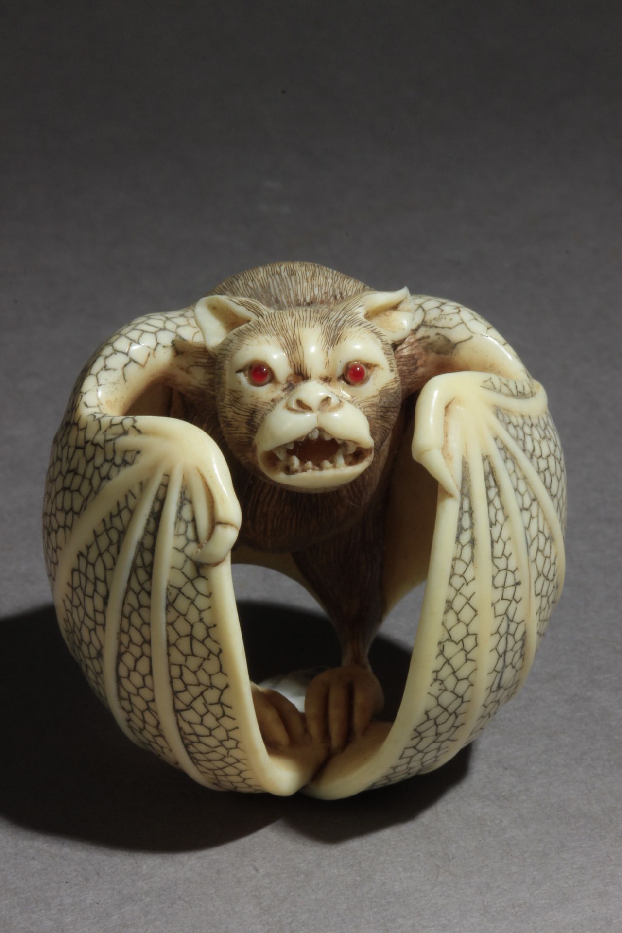 A Japanese netsuke from Showa-Heisei period - Image 9 of 12