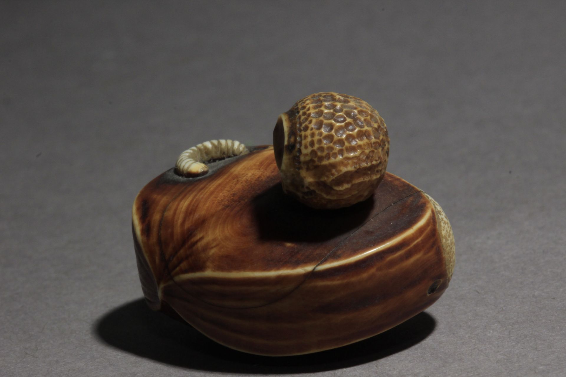 A 19th century Japanese netsuke - Image 2 of 7