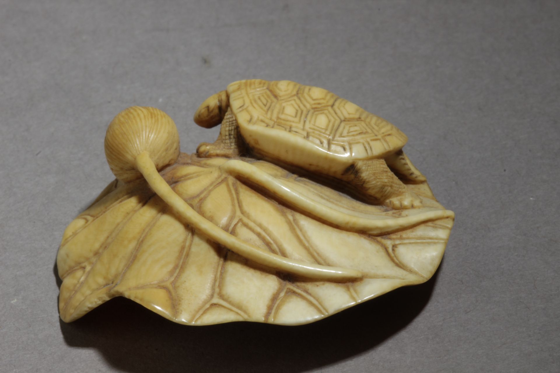 A 19th century Japanese netsuke from Meiji period - Bild 2 aus 7