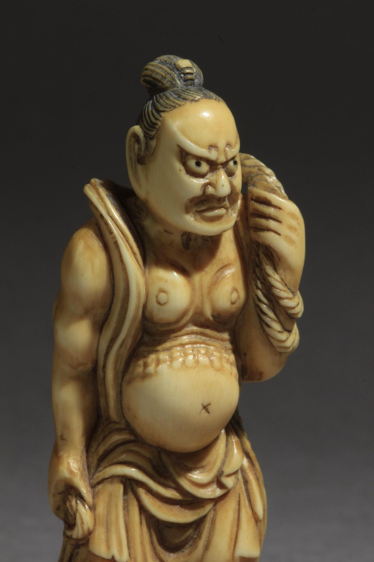 A mid 19th century Japanese netsuke from Edo period. Signed Tomochika - Image 9 of 9