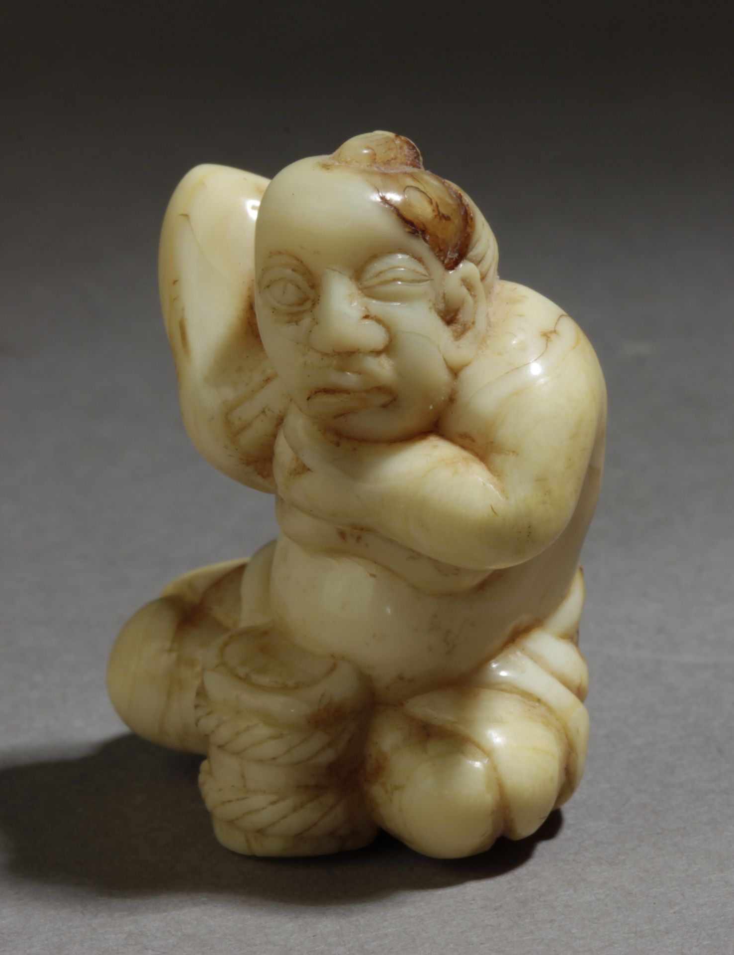 An early 19th century Japanese netsuke from Edo period - Image 2 of 6