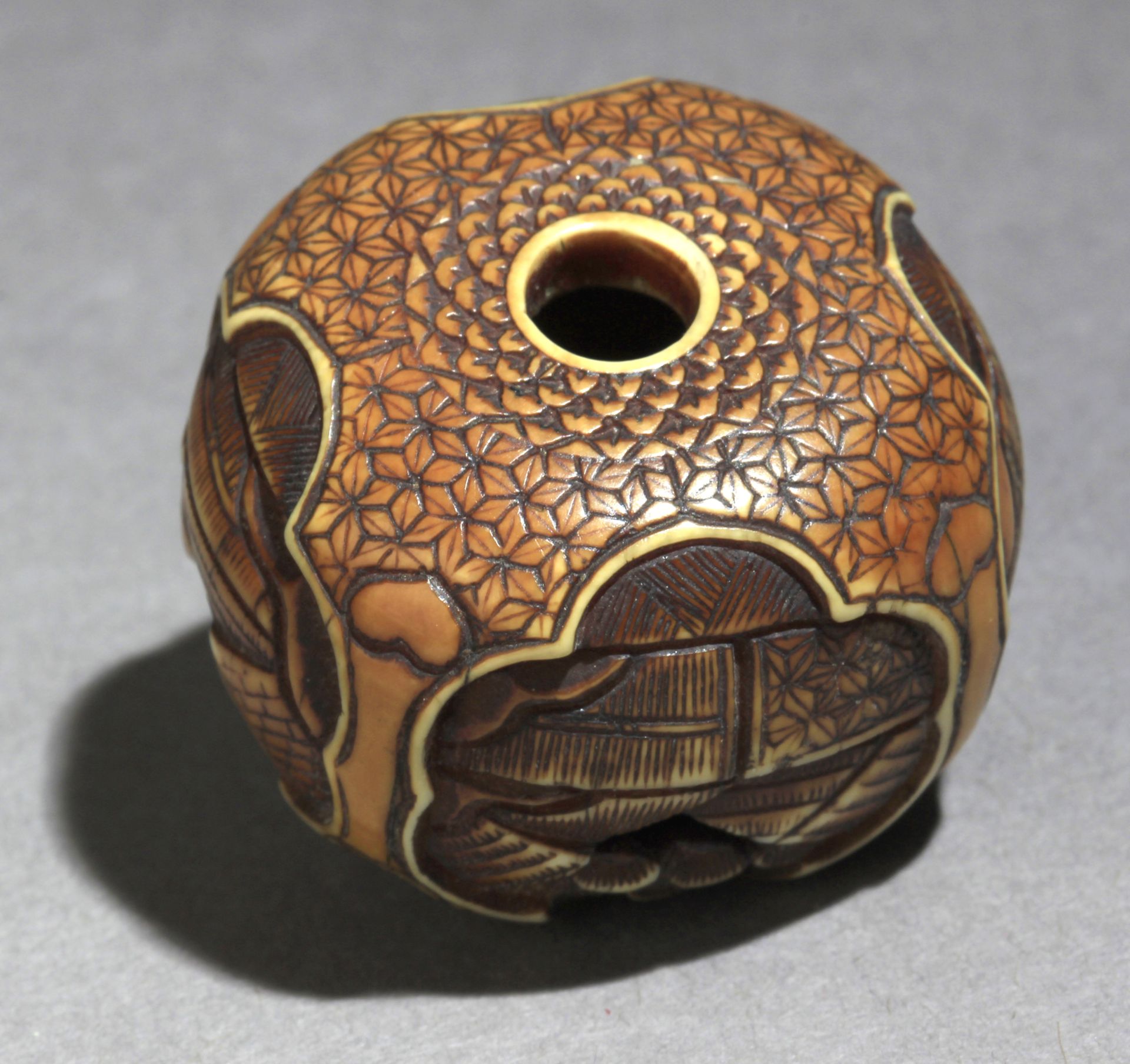 A 19th century Japanese manju-ryusa type netsuke - Image 7 of 7