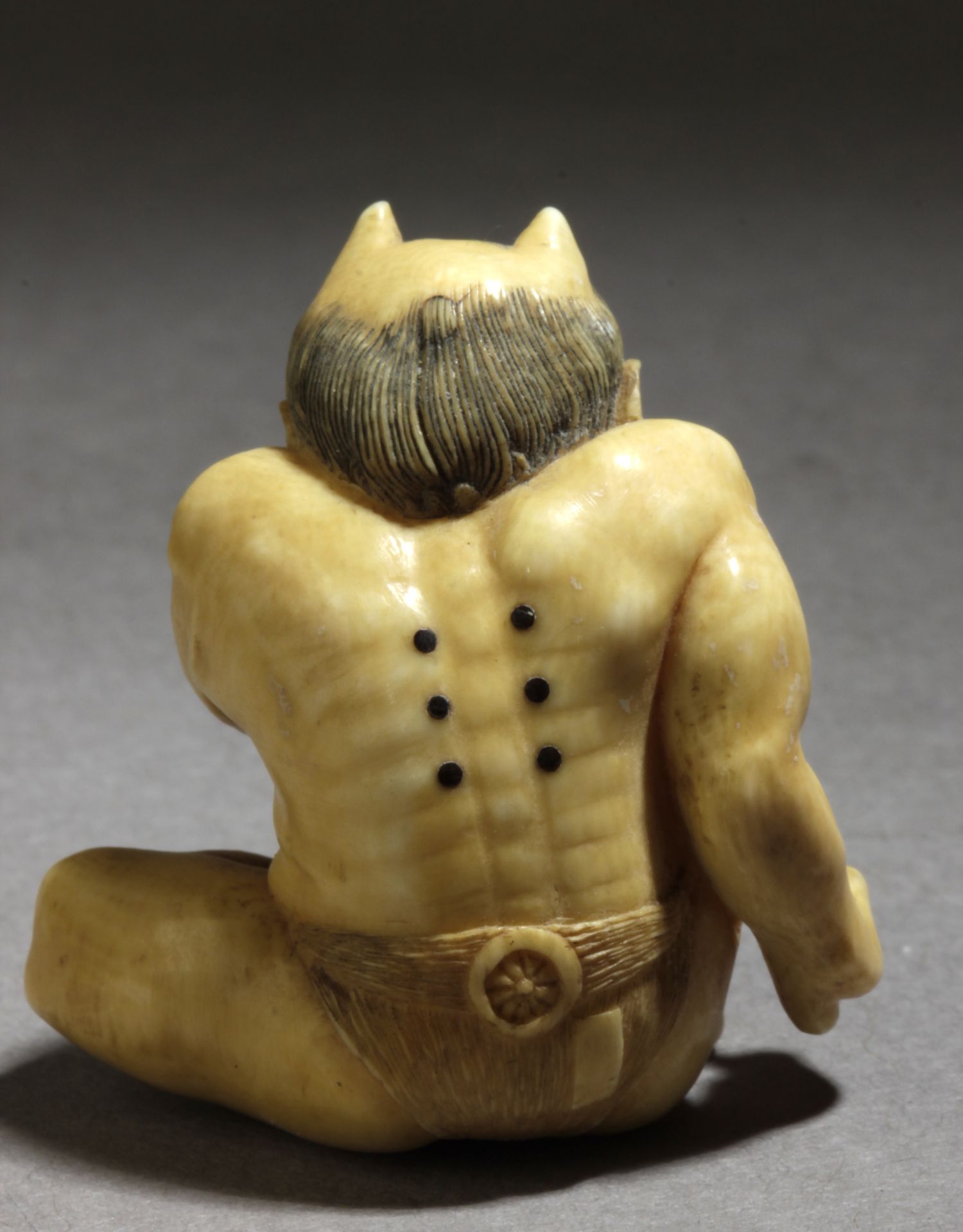 A 19th century Japanese netsuke from Meiji period - Image 4 of 6