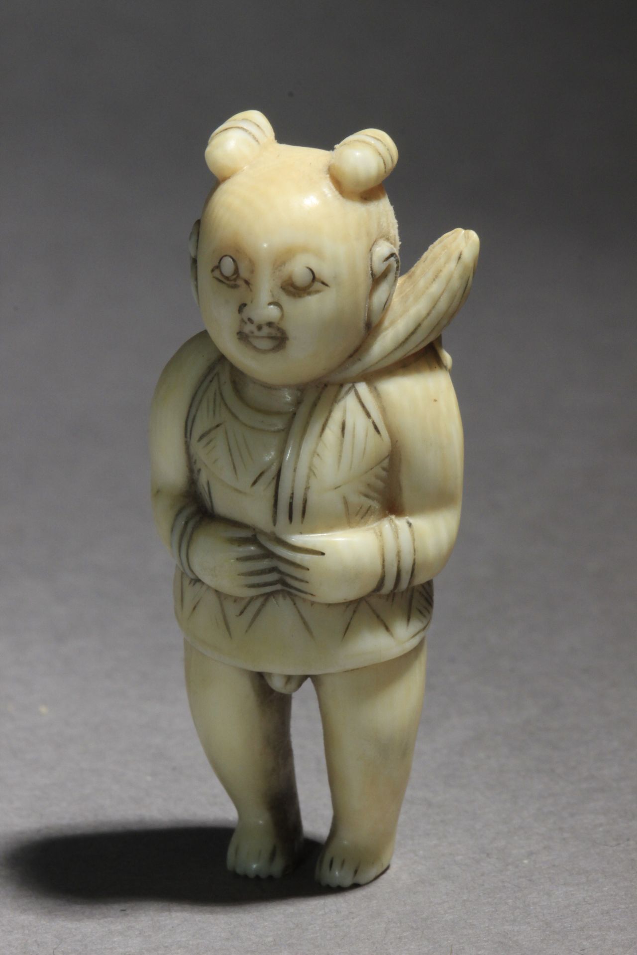 An early 19th century Japanese netsuke from Edo period - Image 6 of 6