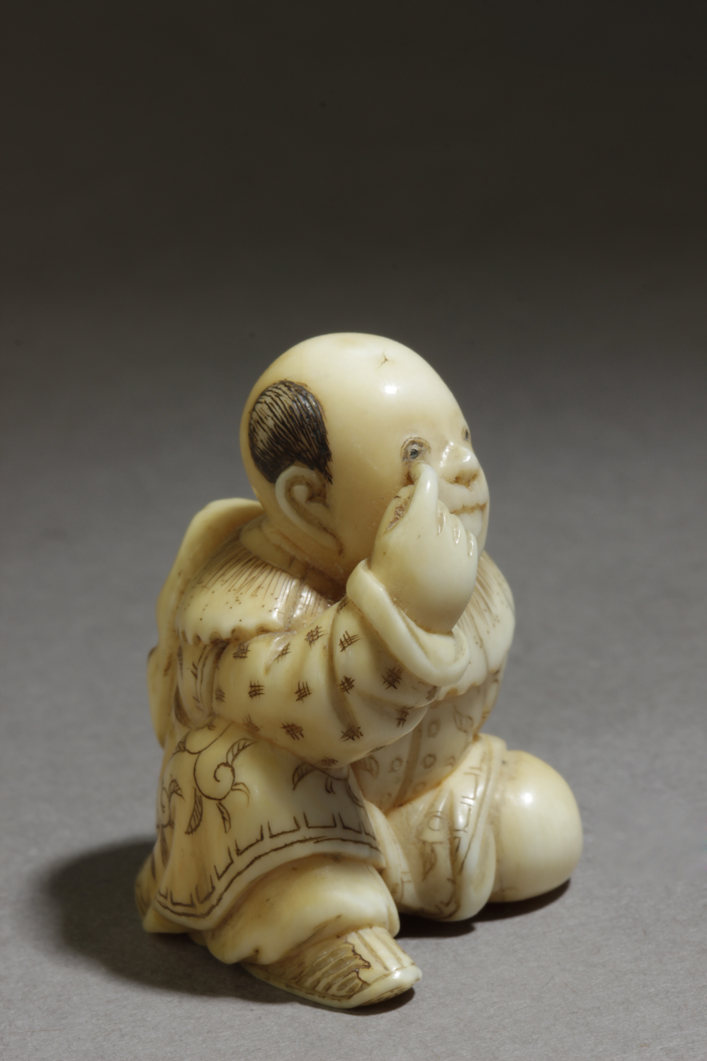 A mid 19th century Japanese netsuke from Edo period. Signed Okura - Image 5 of 7