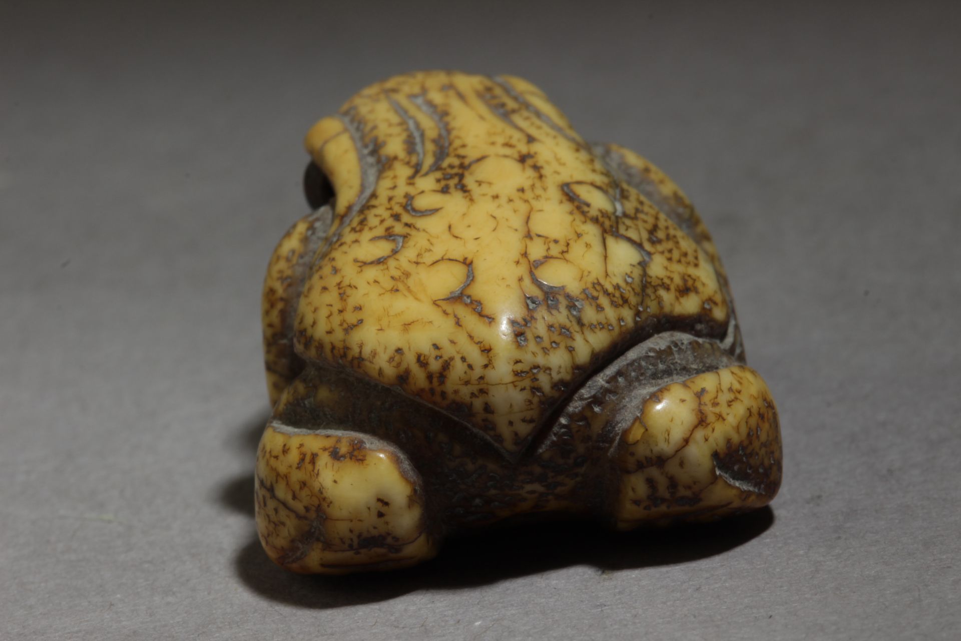 A 19th century Japanese netsuke - Image 4 of 5