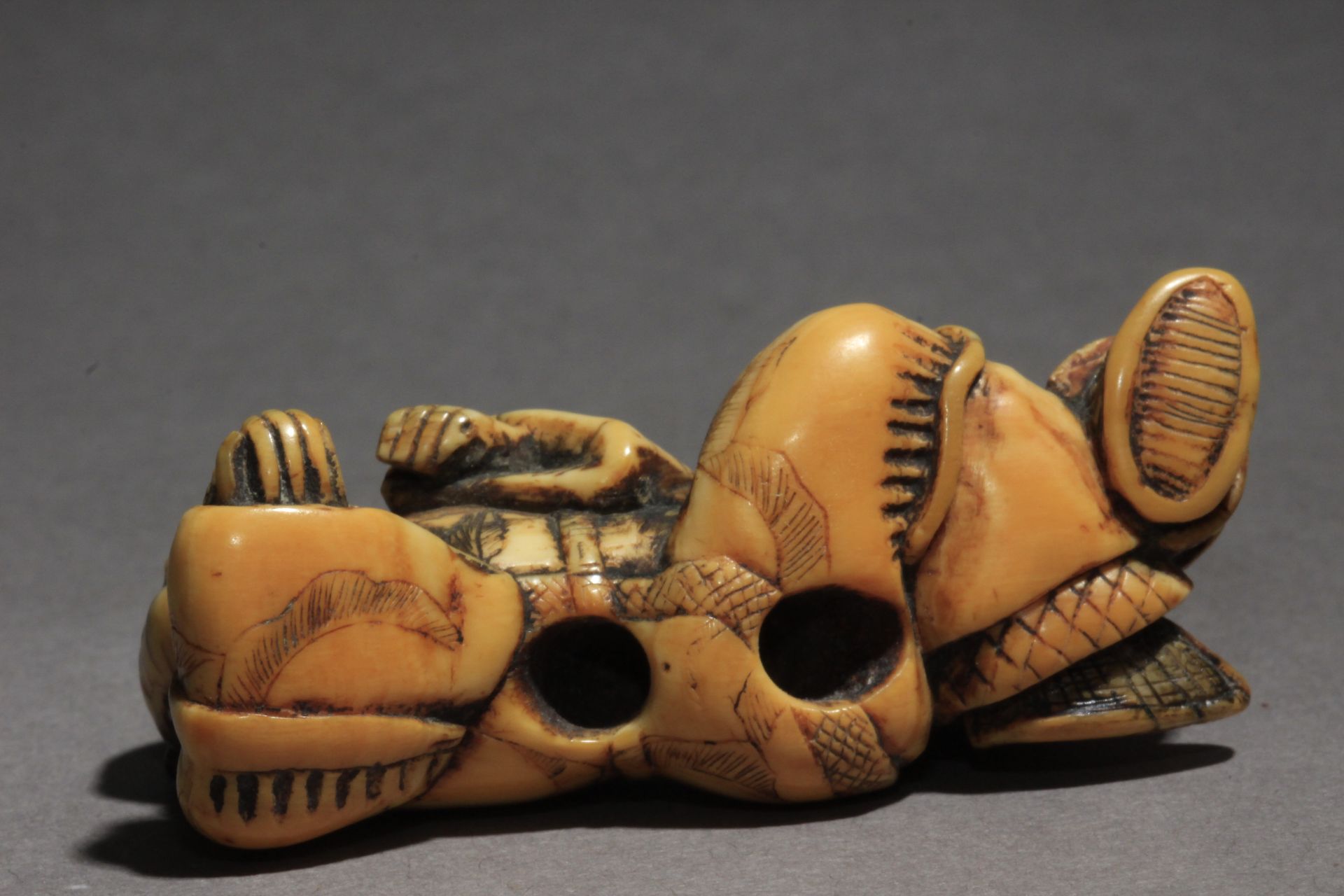 An 18th century Japanese netsuke from Edo period - Bild 7 aus 7