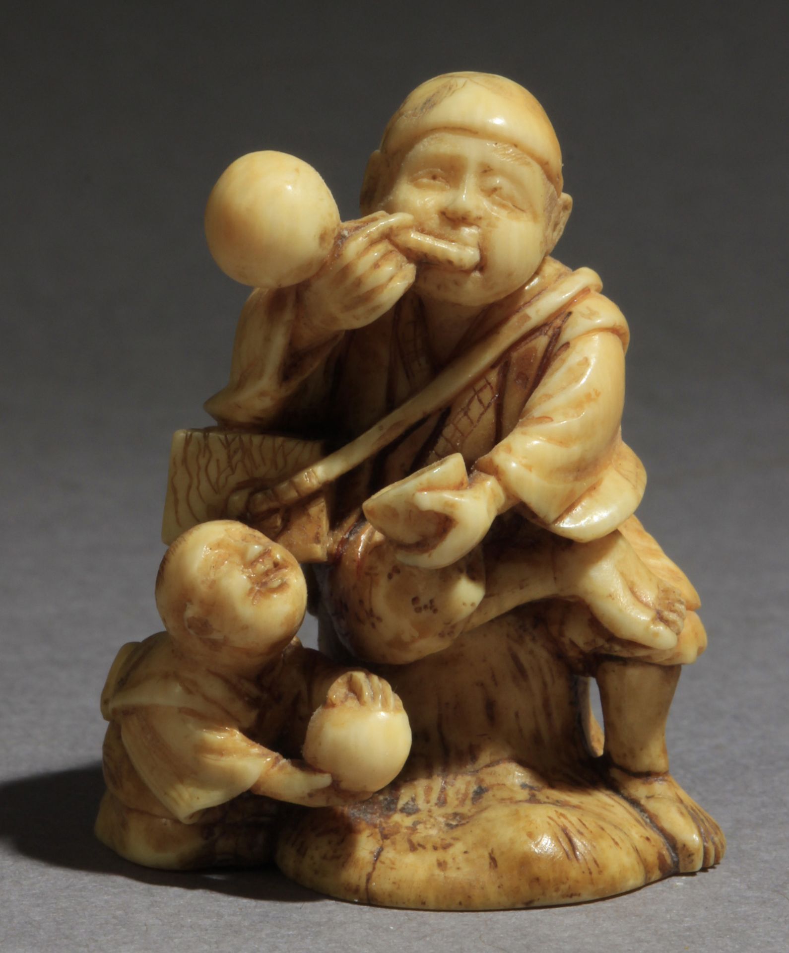 A late 19th century Japanese netsuke from Meiji period. Signed Kogyoko - Image 6 of 9