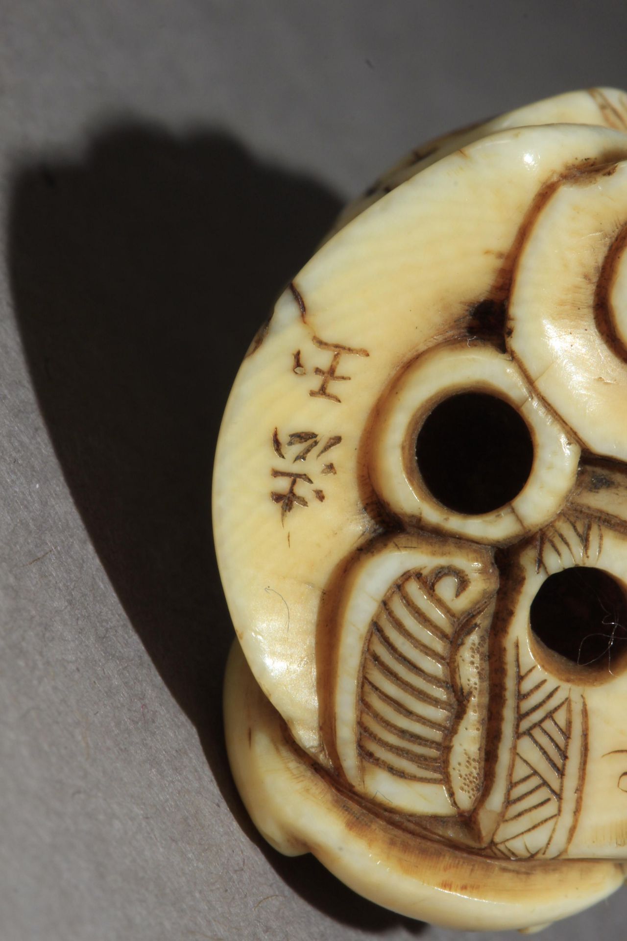 A mid 19th century Japanese netsuke from Edo period. Signed Hogyoko - Image 8 of 8