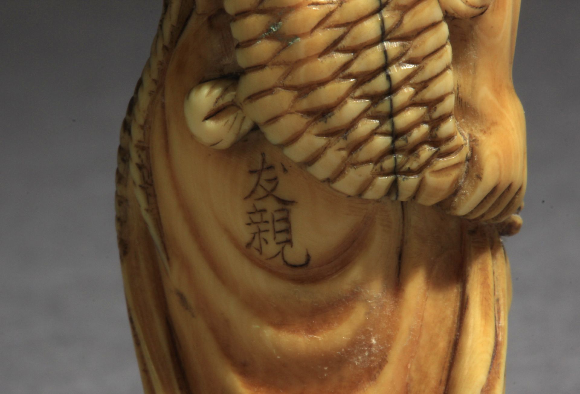 A mid 19th century Japanese netsuke from Edo period. Signed Tomochika - Image 6 of 9