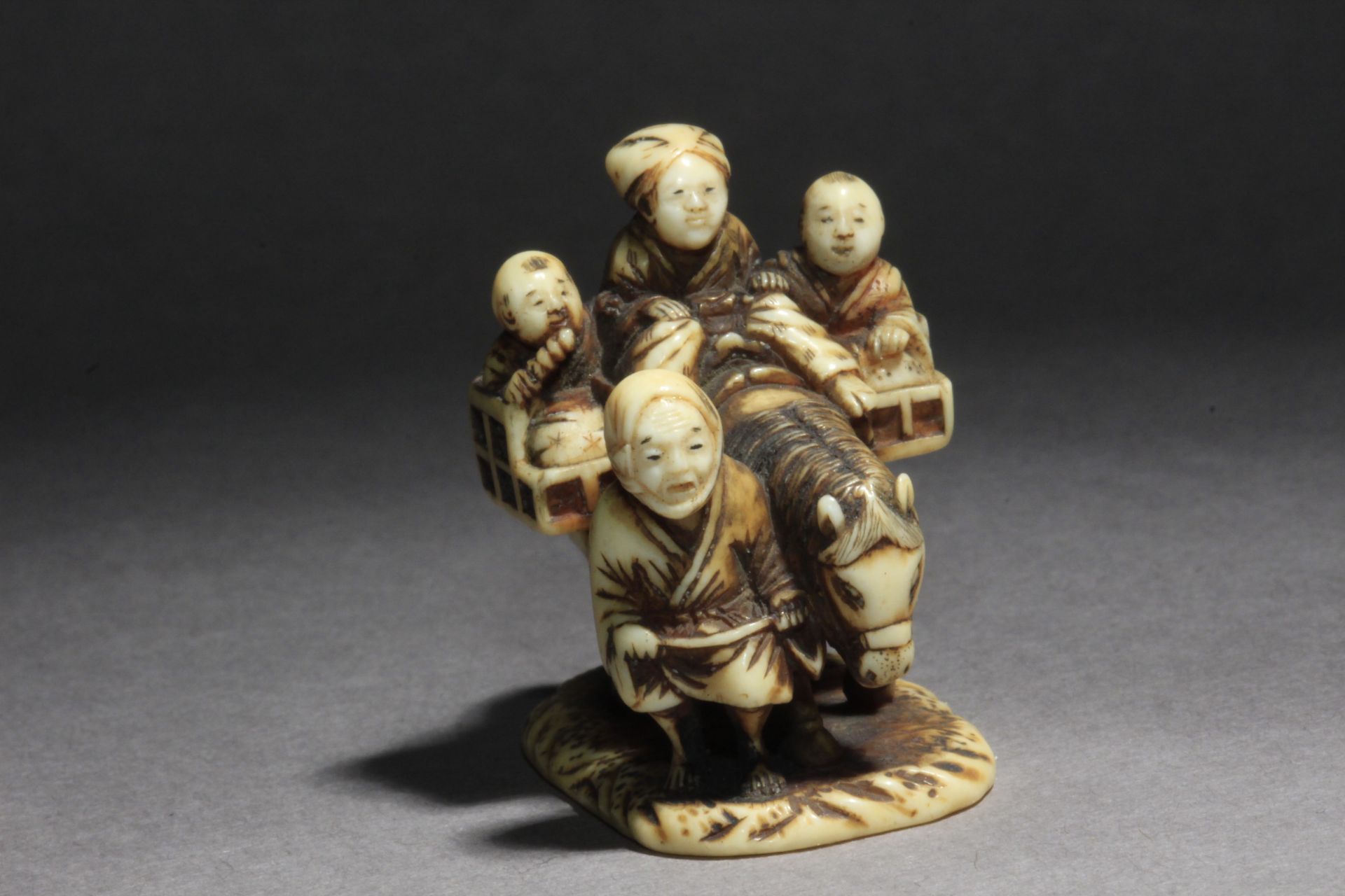 A 19th century Japanese netsuke-okimono. Signed Norishige - Bild 2 aus 6