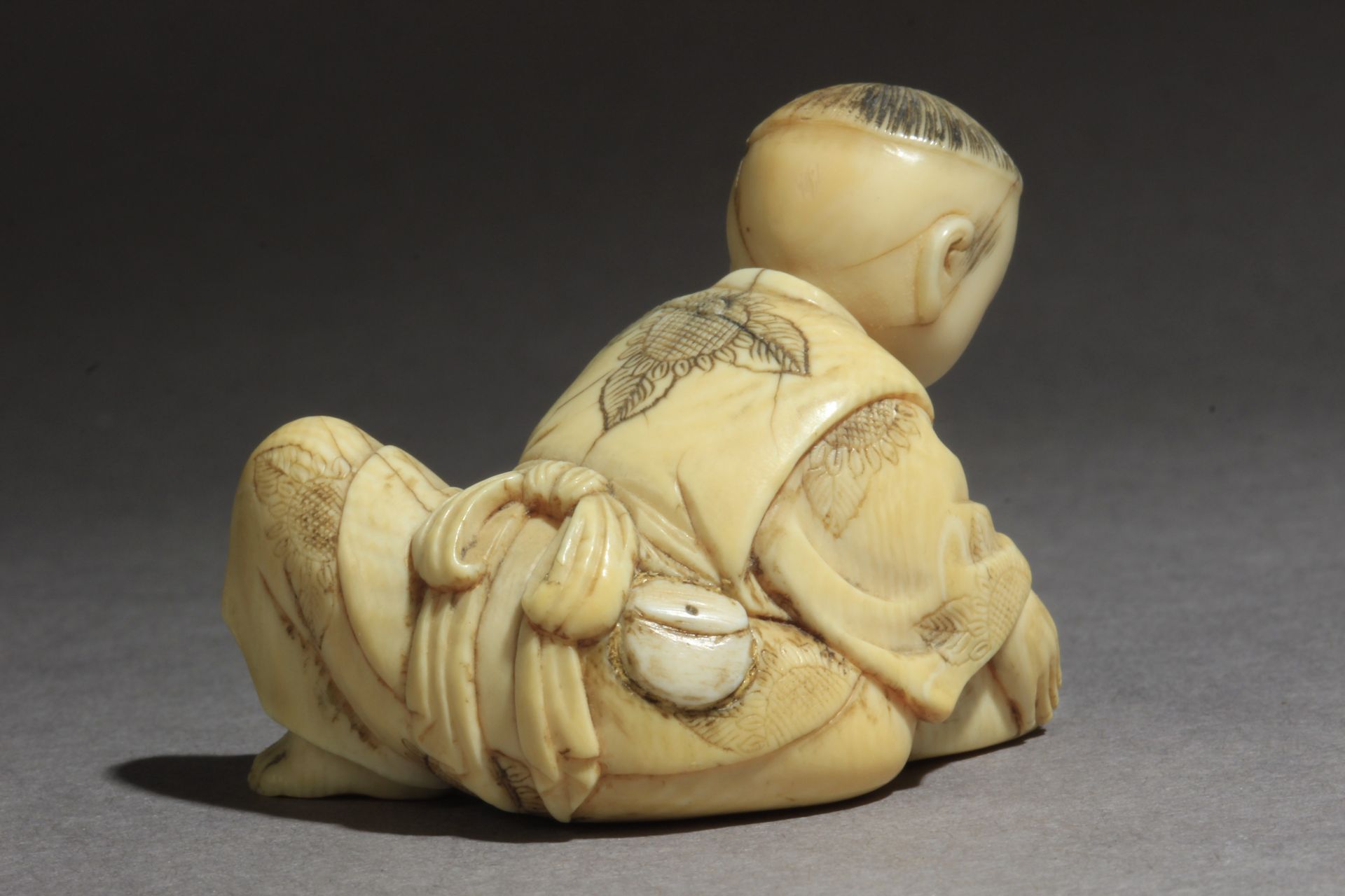 A Japanese netsuke from Meiji period circa 1850-1880. Signed Masatsugu - Bild 4 aus 7