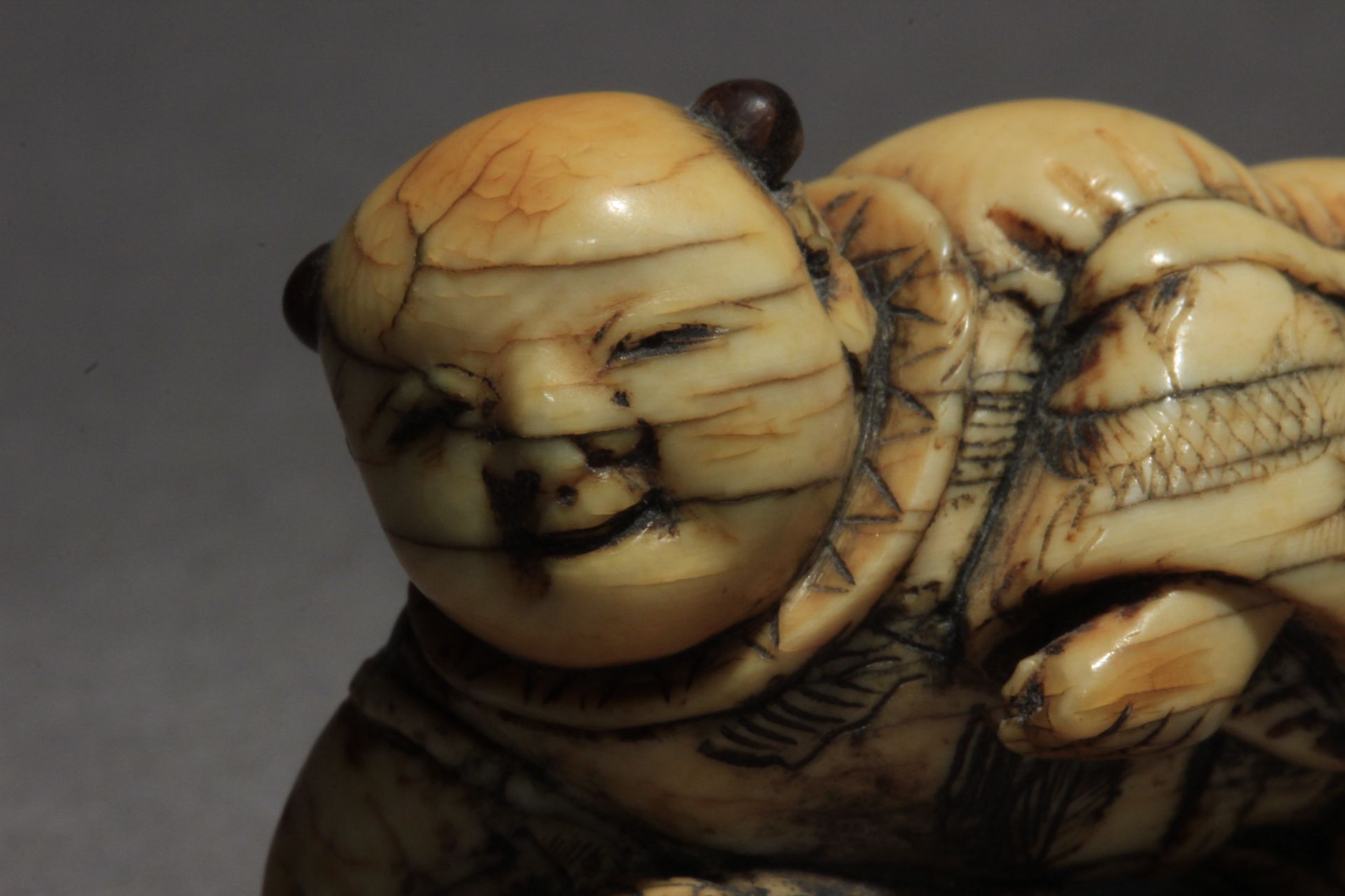 An 18th century Japanese netsuke from Edo period - Bild 6 aus 7