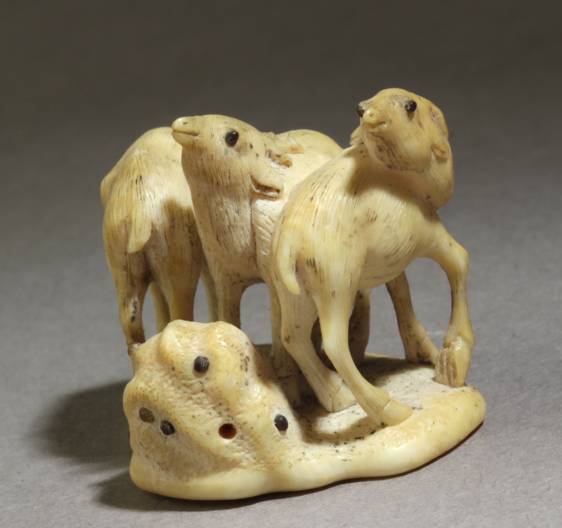 A late 19th century Japanese netsuke from Meiji period. Signed Masayuki - Image 2 of 6