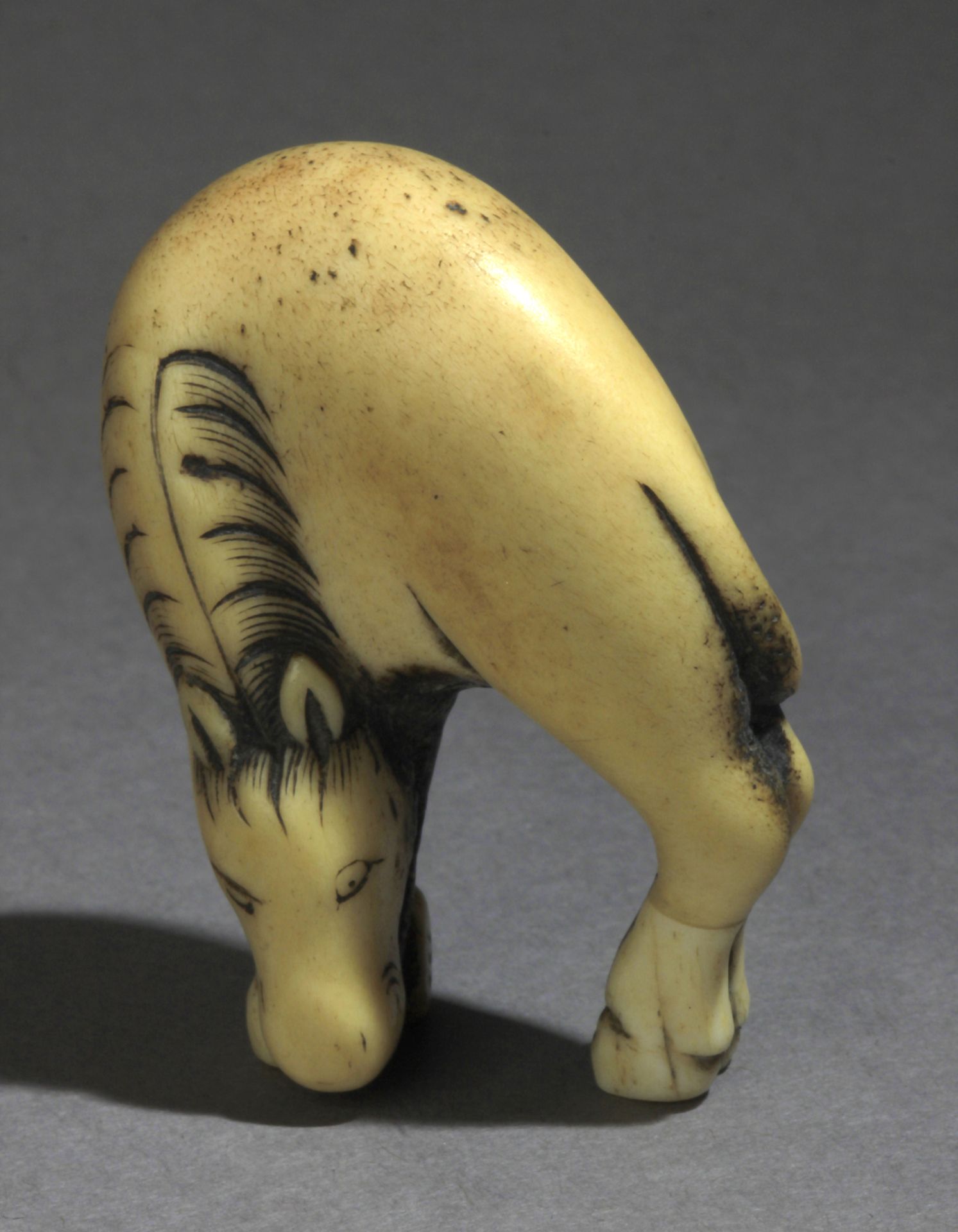 An early 19th century Japanese netsuke from Edo period - Image 8 of 8