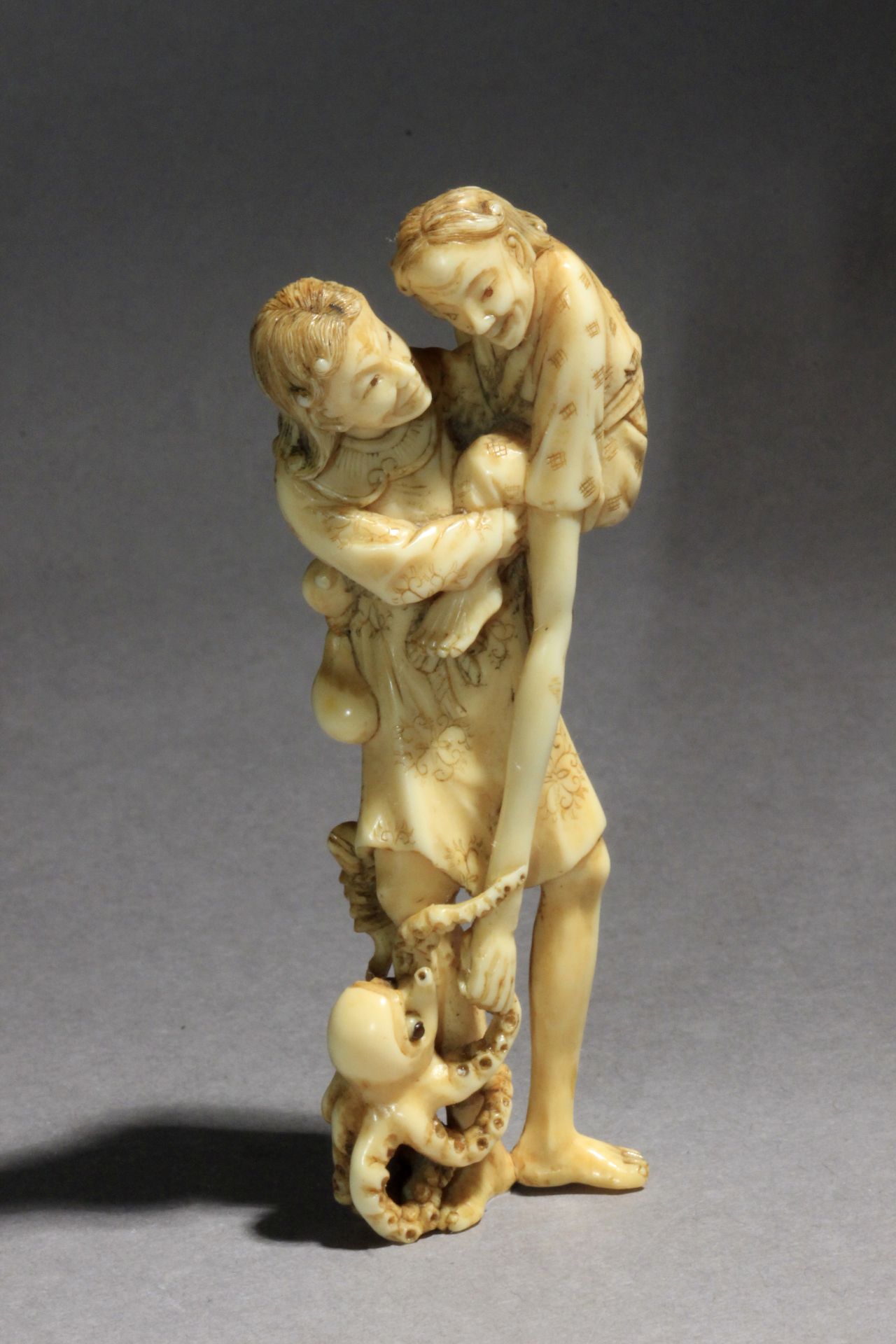 A Japanese netsuke from Edo period circa 1800. Signed Hidemasa - Image 8 of 8