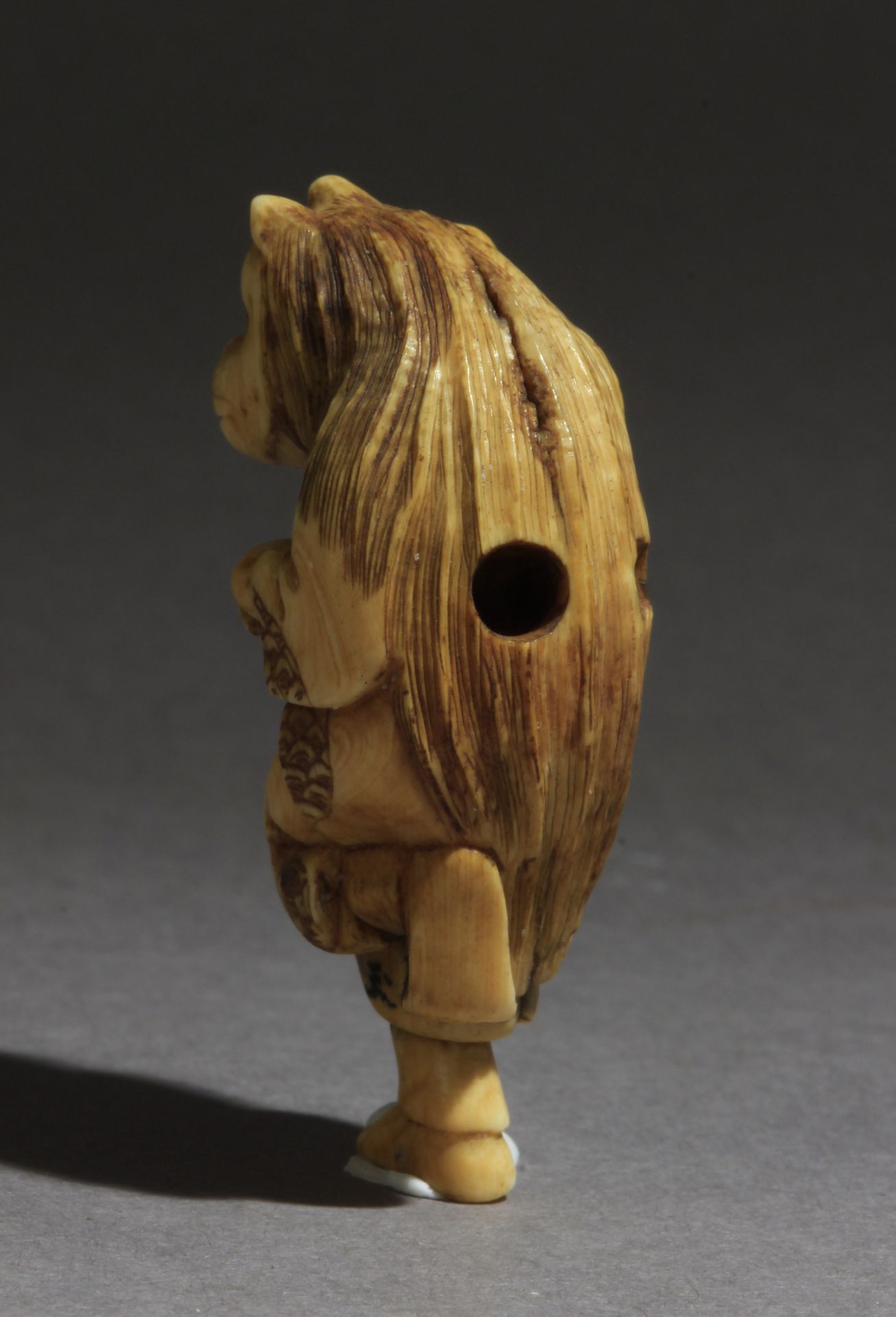 A Japanese netsuke from Edo period circa 1850-1870. Signed Gyokumin - Image 3 of 7