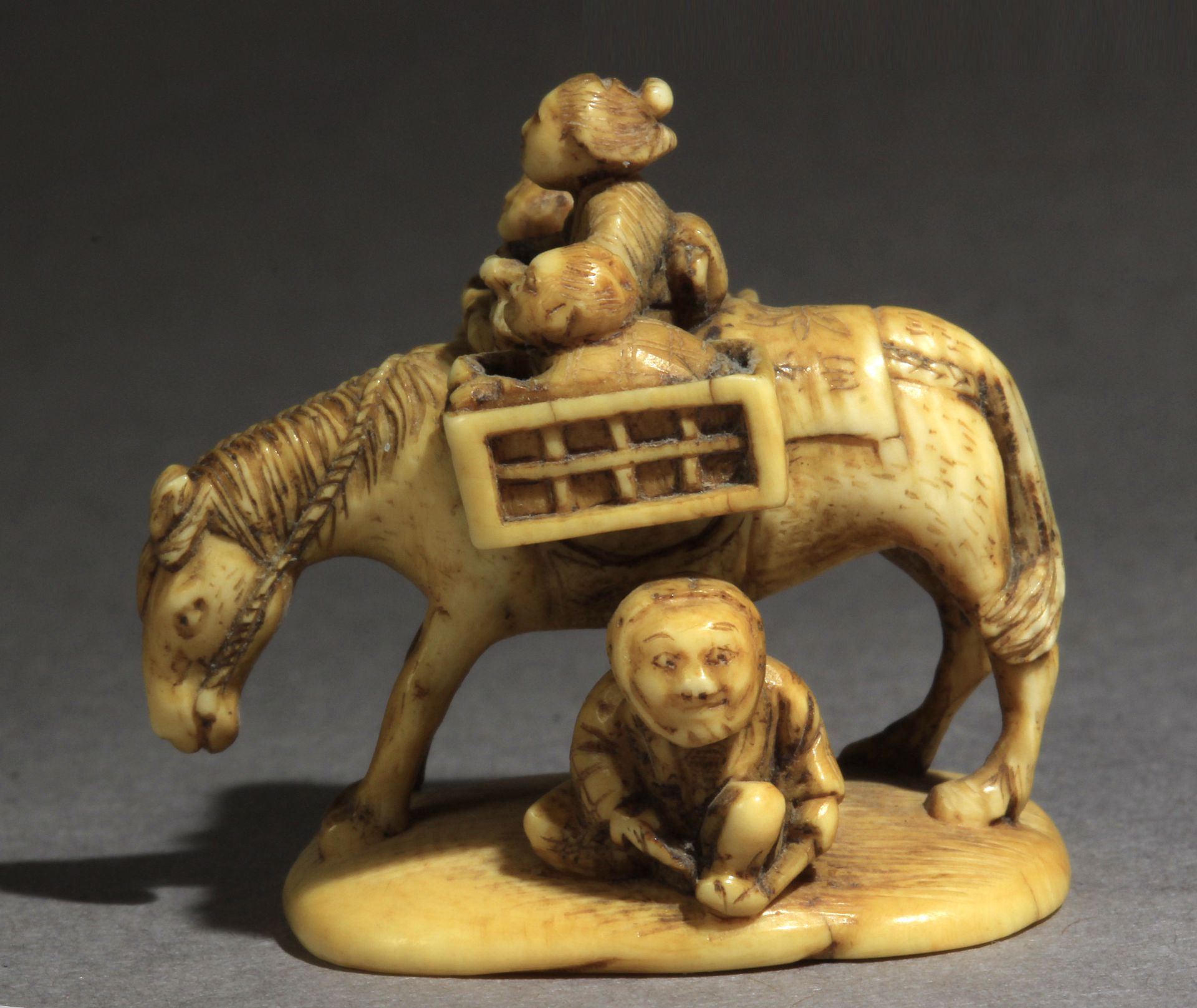 A 19th century Japanese netsuke-okimono from Edo period. Signed Gyokumin - Image 6 of 8