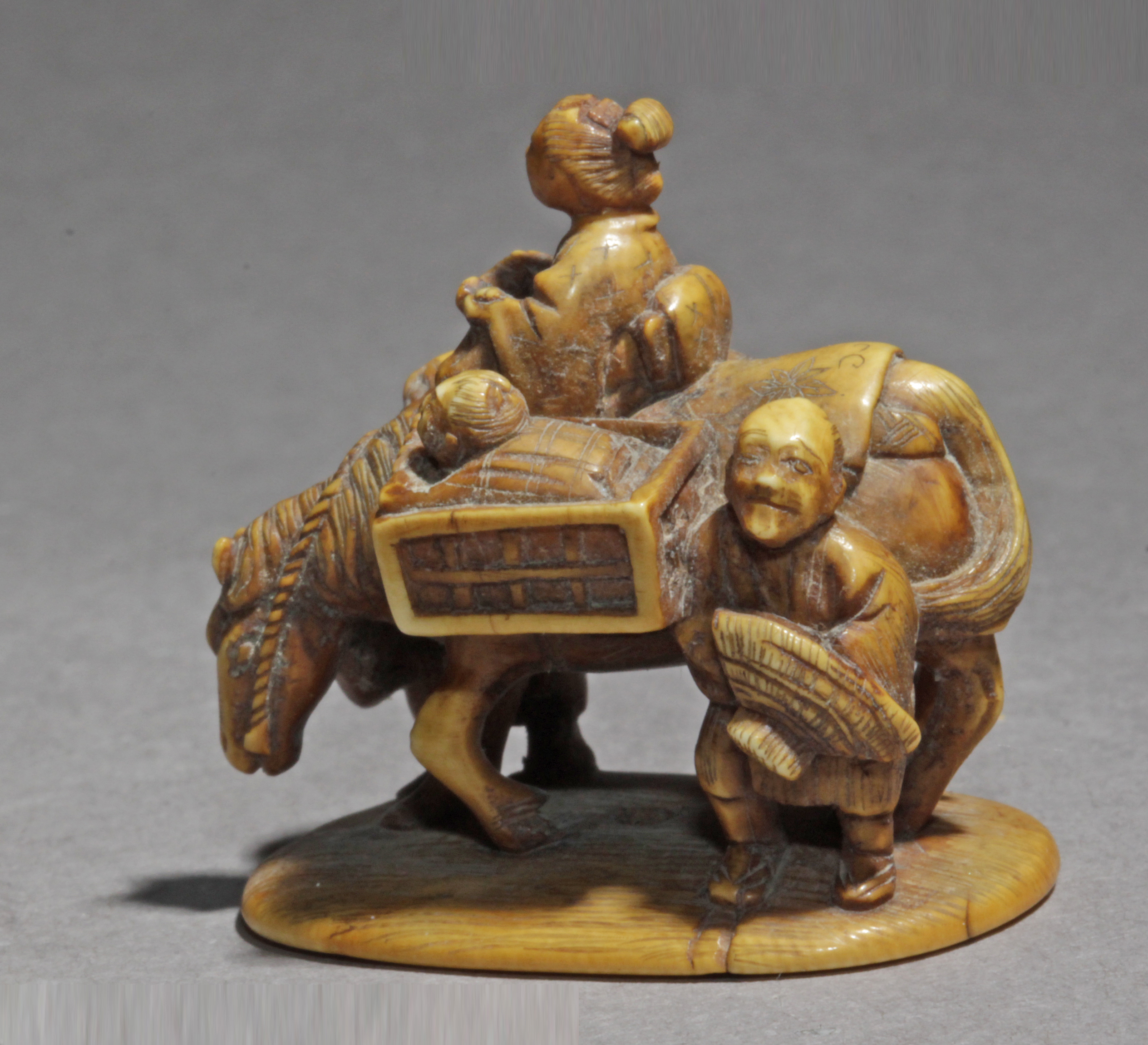 A Japanese netsuke from Meiji period circa 1860-1880. Signed Chousai - Image 5 of 7