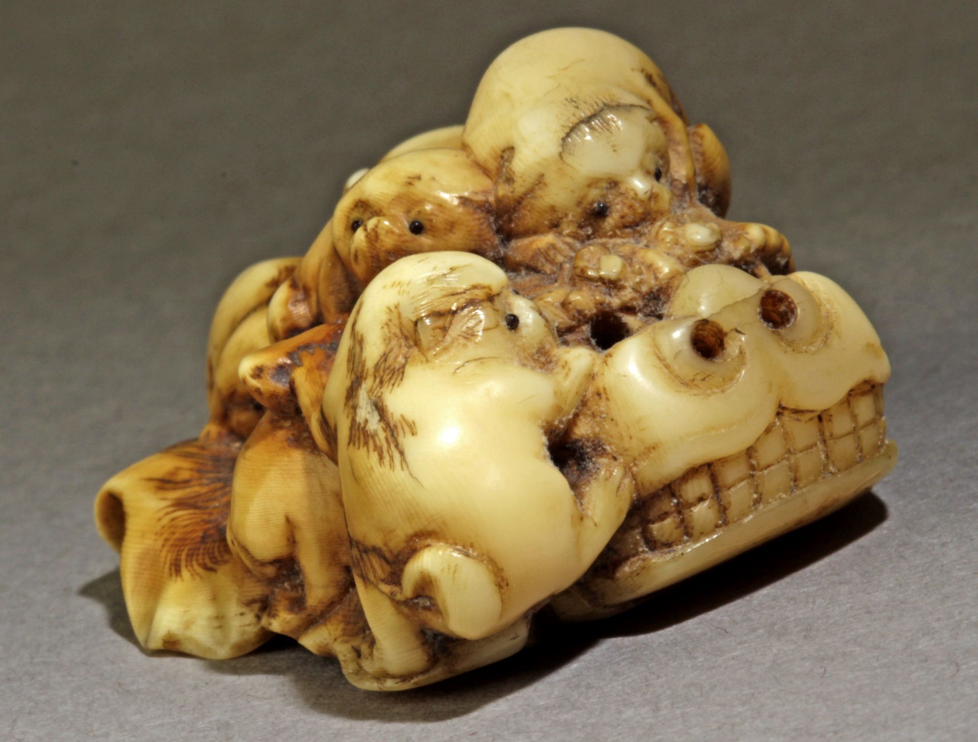 A 19th century Japanese netsuke from Edo period. Signed Masamitsu - Image 4 of 6