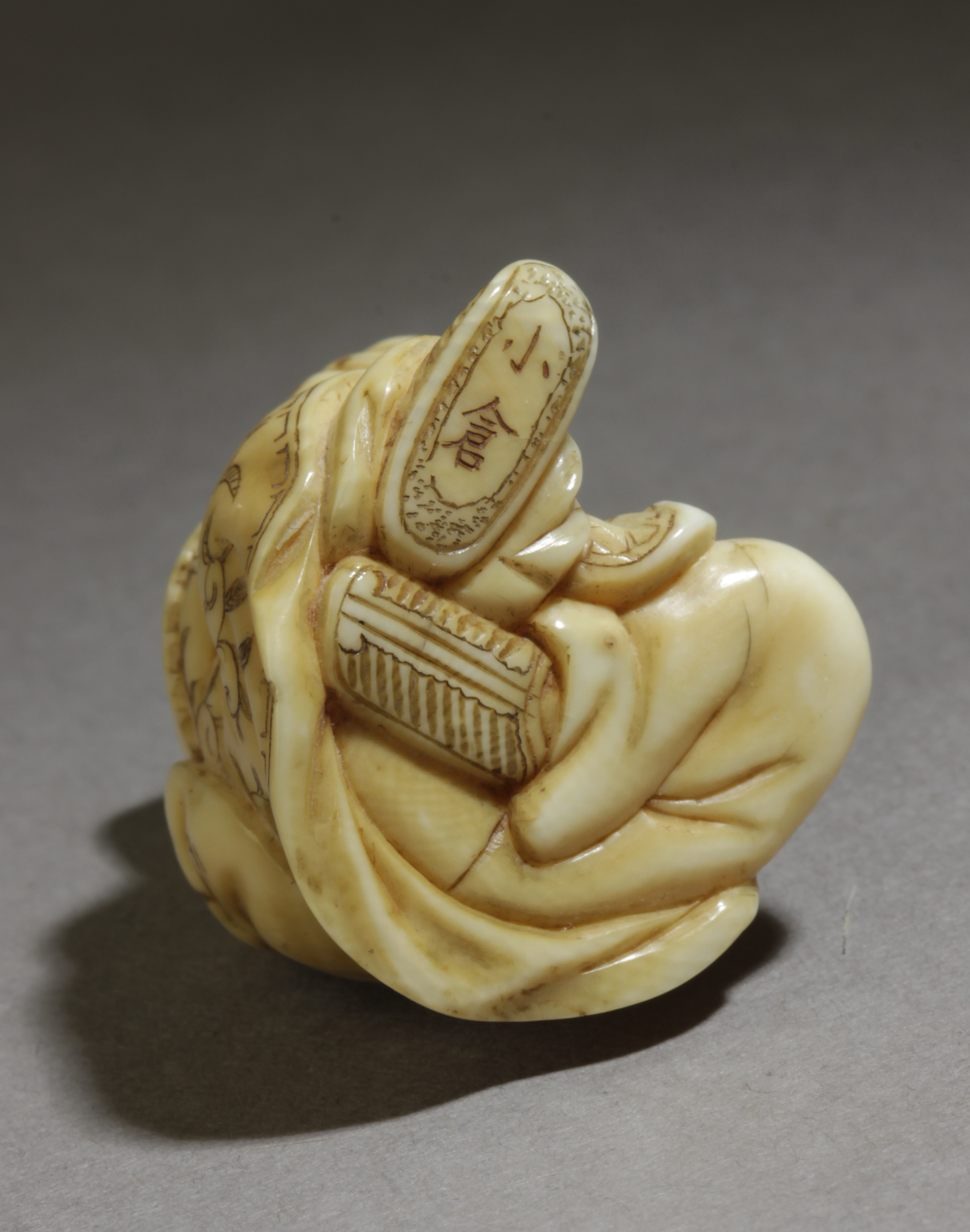 A mid 19th century Japanese netsuke from Edo period. Signed Okura - Image 6 of 7