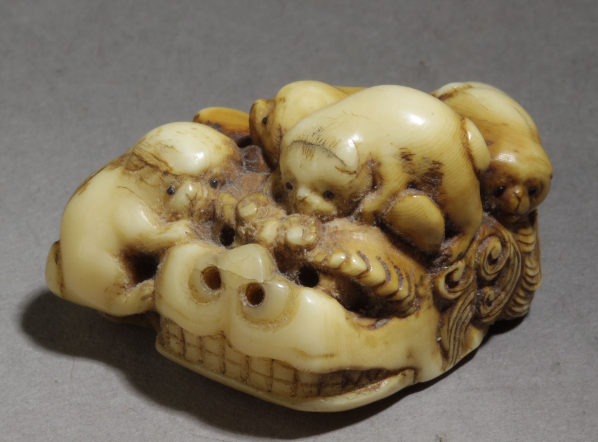 A 19th century Japanese netsuke from Edo period. Signed Masamitsu - Bild 3 aus 6