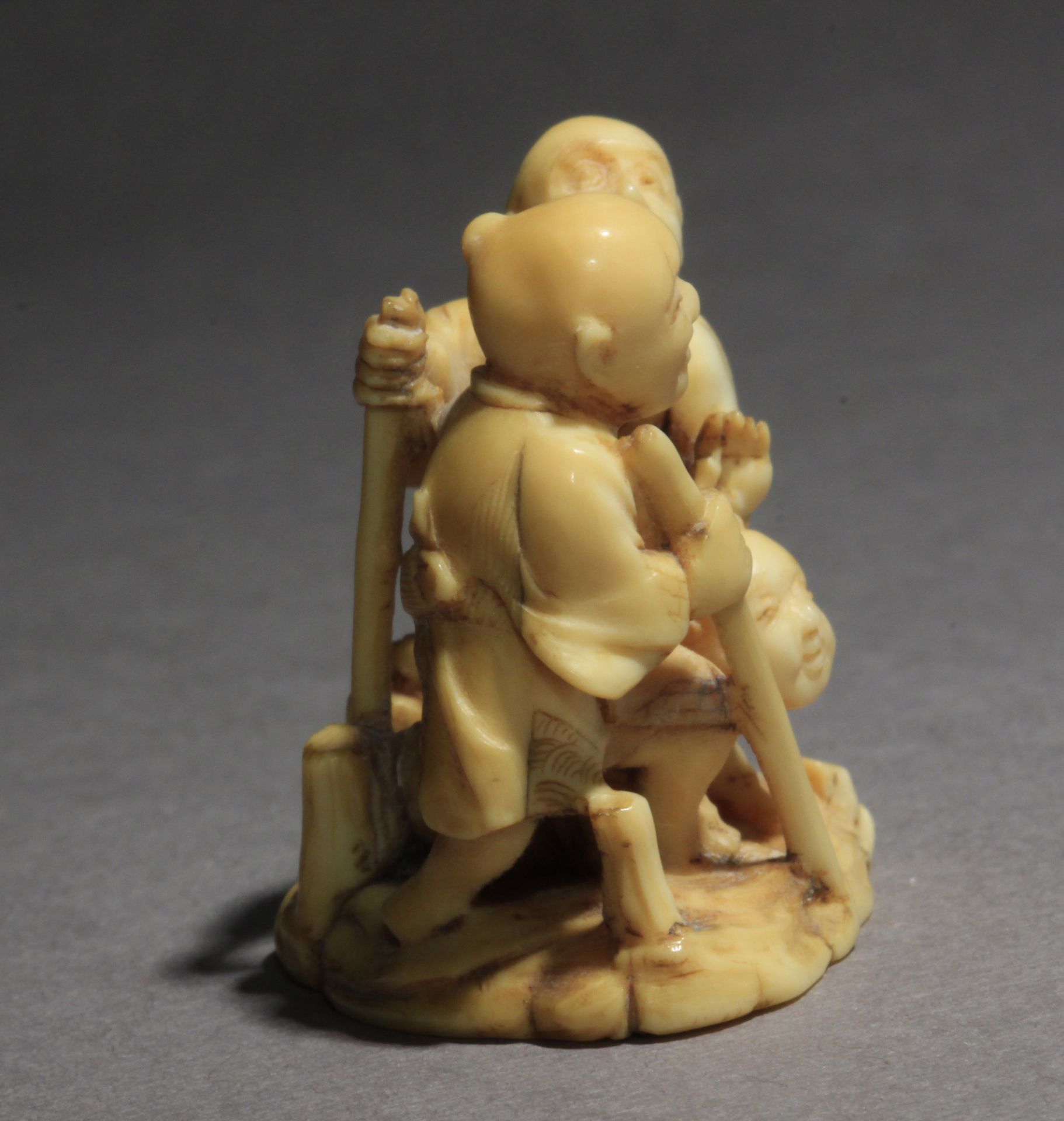 A late 19th century Japanese netsuke-okimono from Meiji period. Signed Tsugukazu - Image 5 of 8