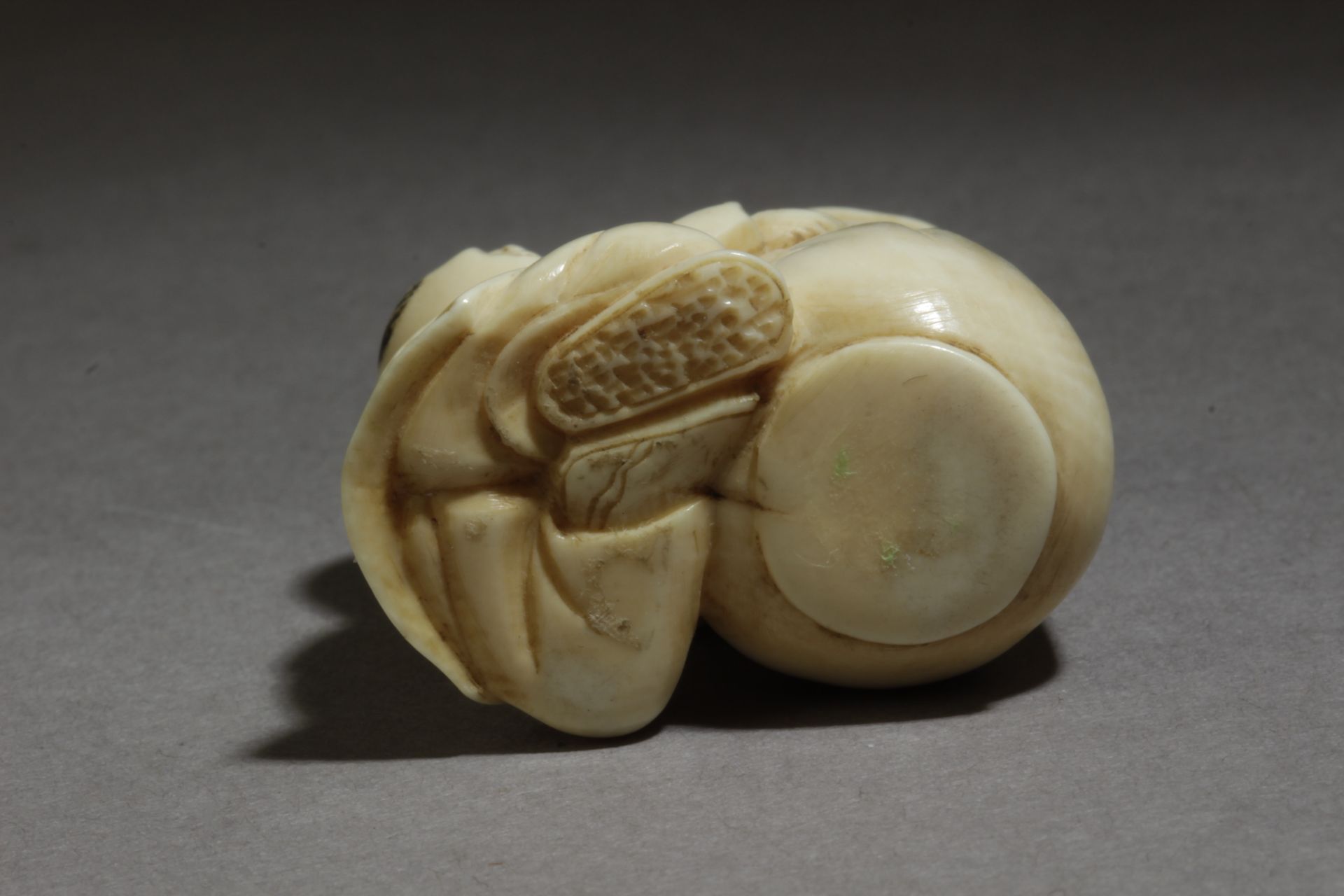 A late 19th century Japanese netsuke from Meiji period - Bild 6 aus 6