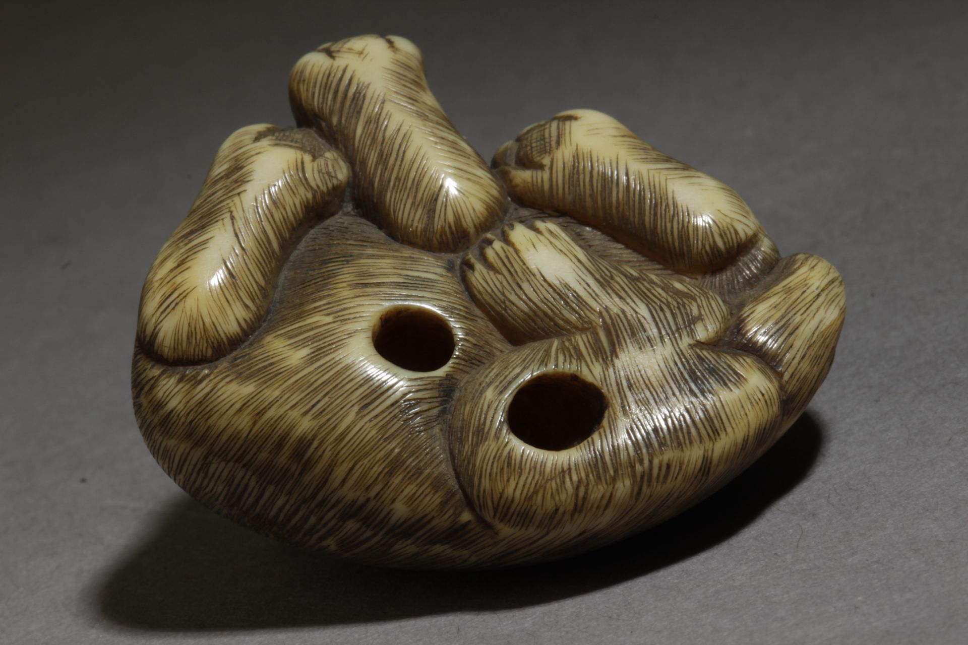 A first third of 20th century Japanese netsuke from Meiji period - Bild 5 aus 5