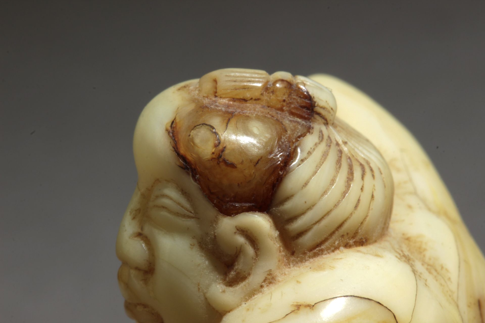 An early 19th century Japanese netsuke from Edo period - Image 5 of 6