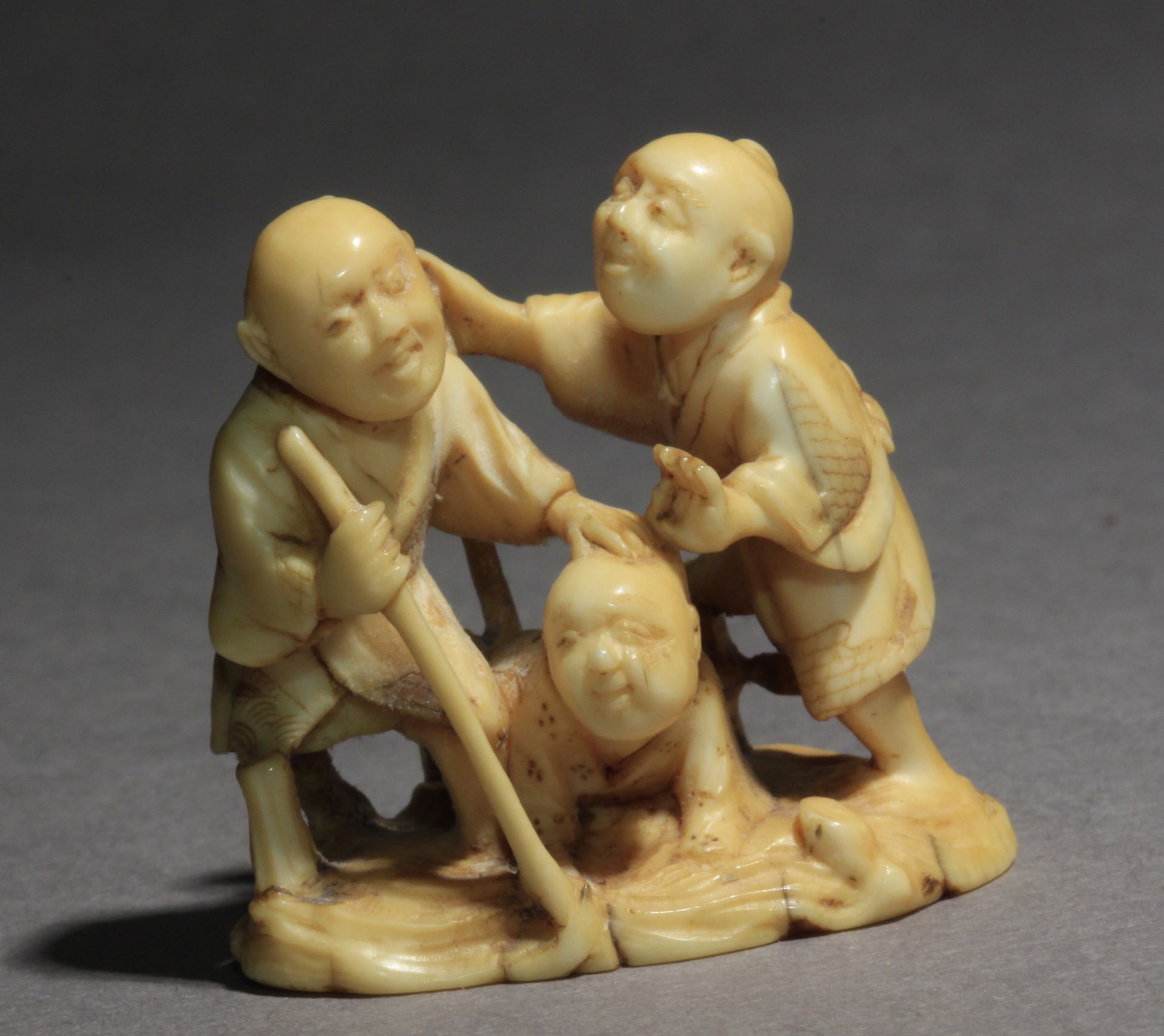 A late 19th century Japanese netsuke-okimono from Meiji period. Signed Tsugukazu - Image 6 of 8