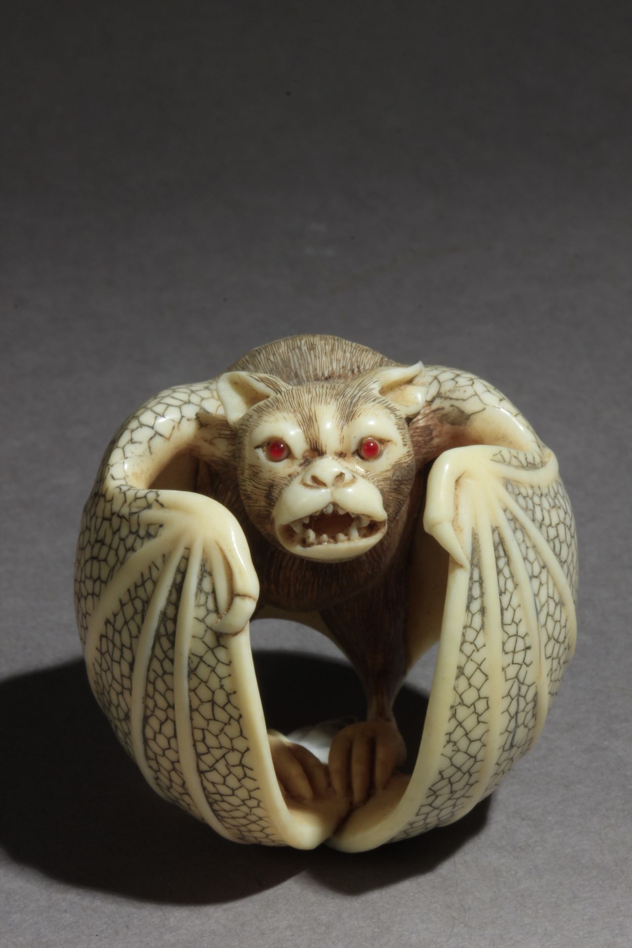 A Japanese netsuke from Showa-Heisei period - Image 10 of 12