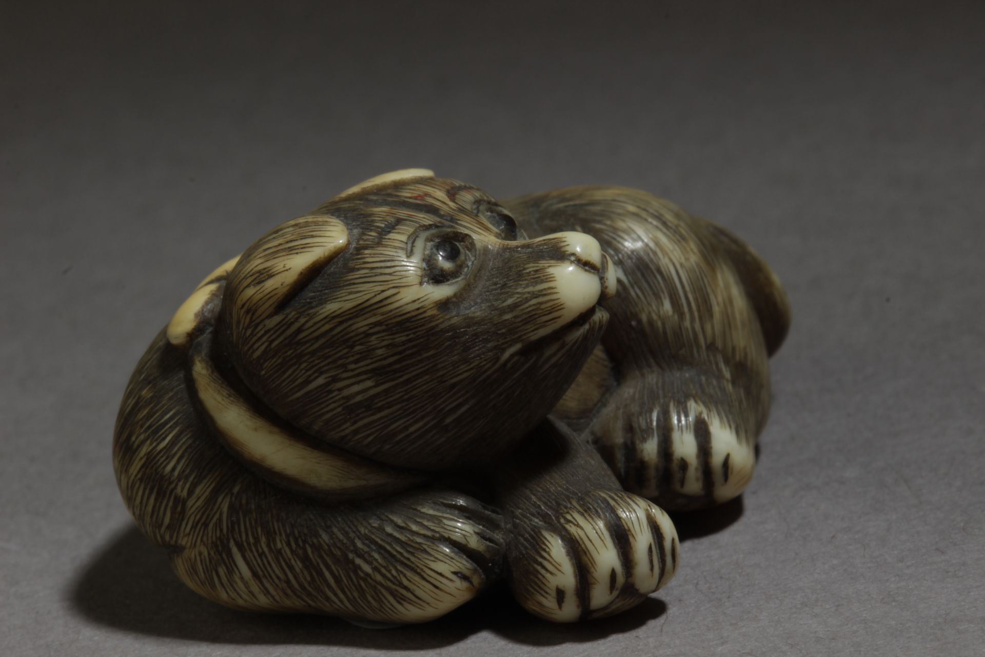 A first third of 20th century Japanese netsuke from Meiji period - Image 4 of 5