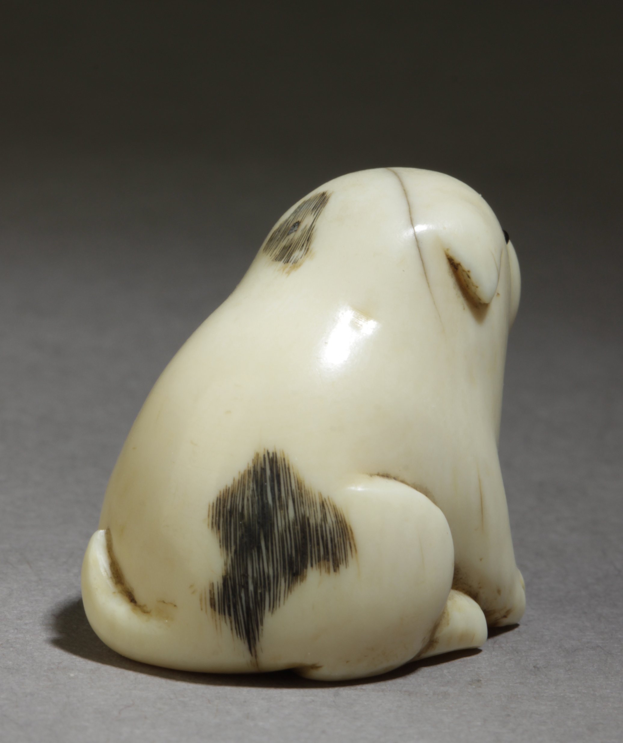 A mid 19th century Japanese netsuke from Edo period - Image 4 of 5